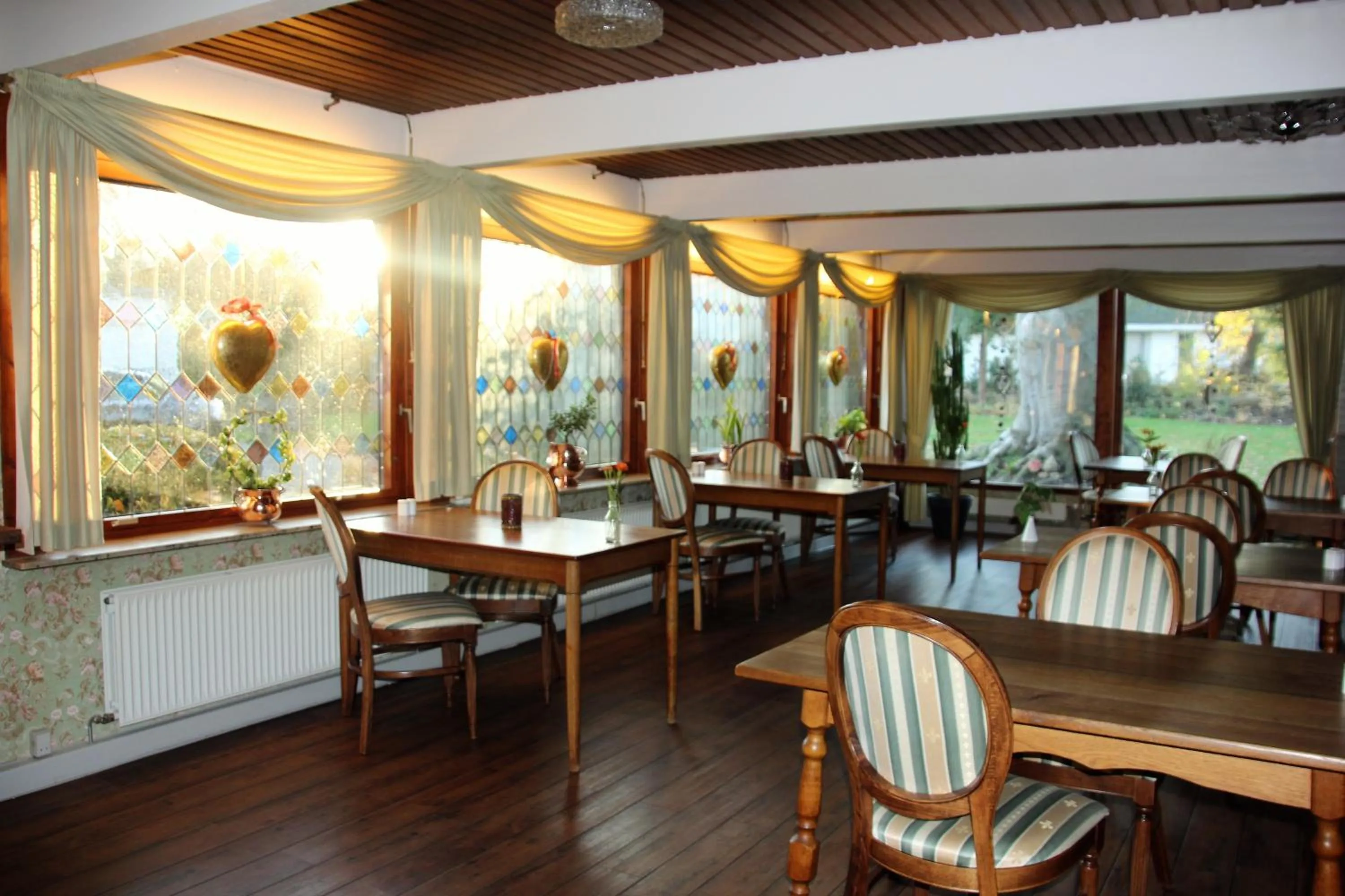 Restaurant/places to eat in Hotel Bov Kro