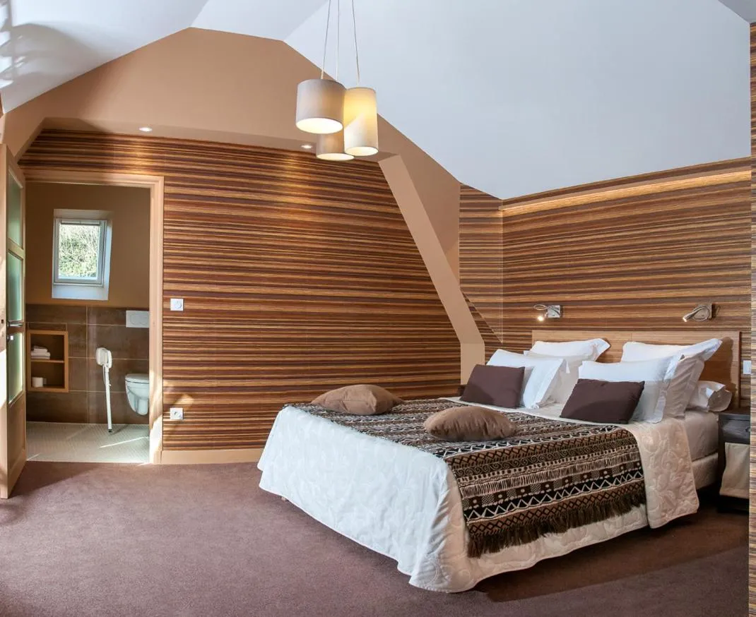 Photo of the whole room, Bed in Logis Hotel Du Casino Restaurant Le Mathelia