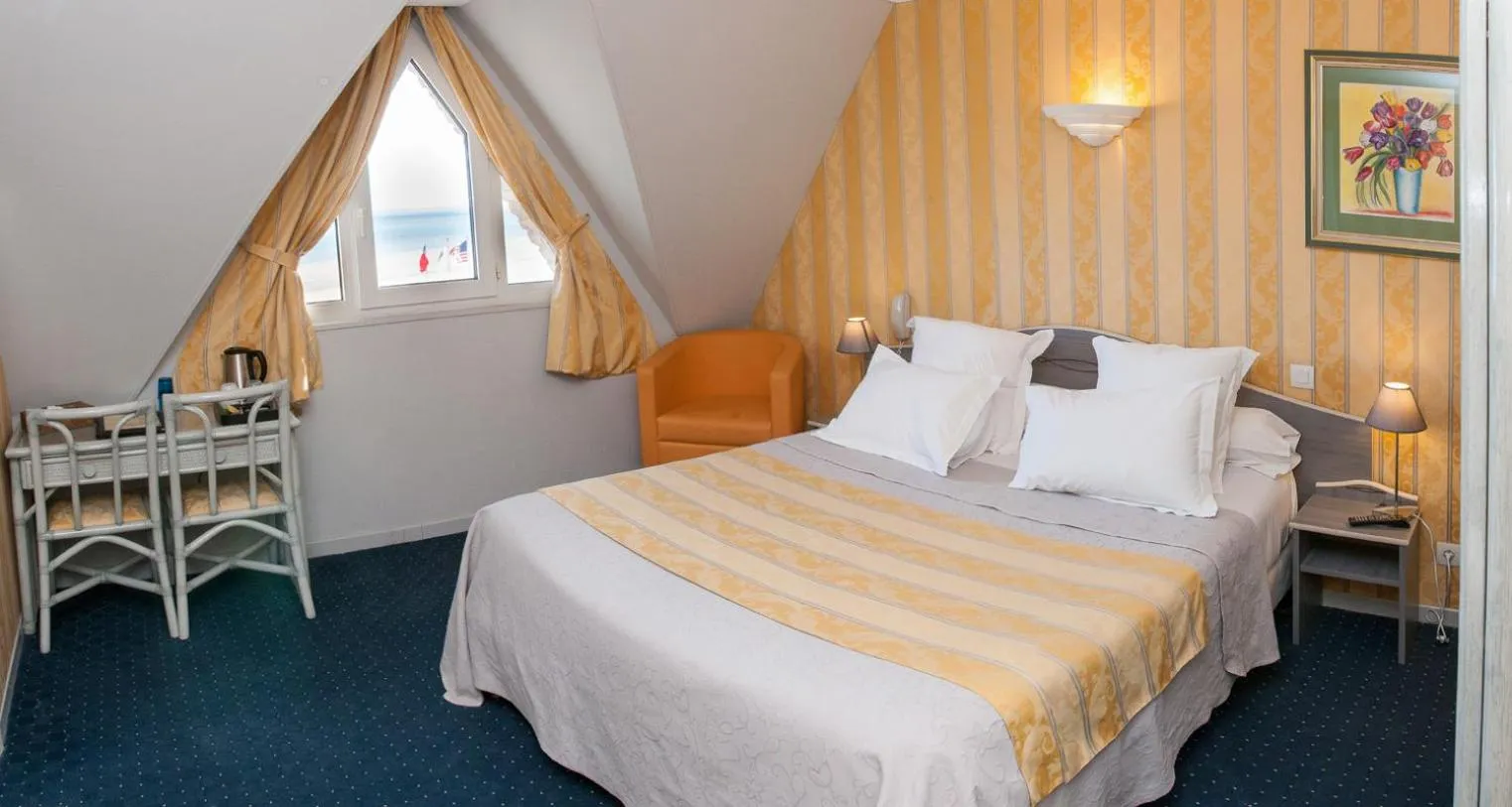 Photo of the whole room, Bed in Logis Hotel Du Casino Restaurant Le Mathelia