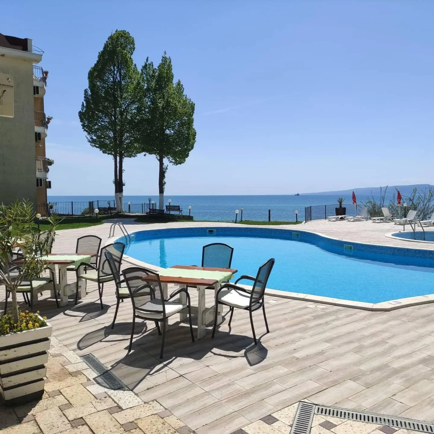 Restaurant/places to eat in Helios Hotel