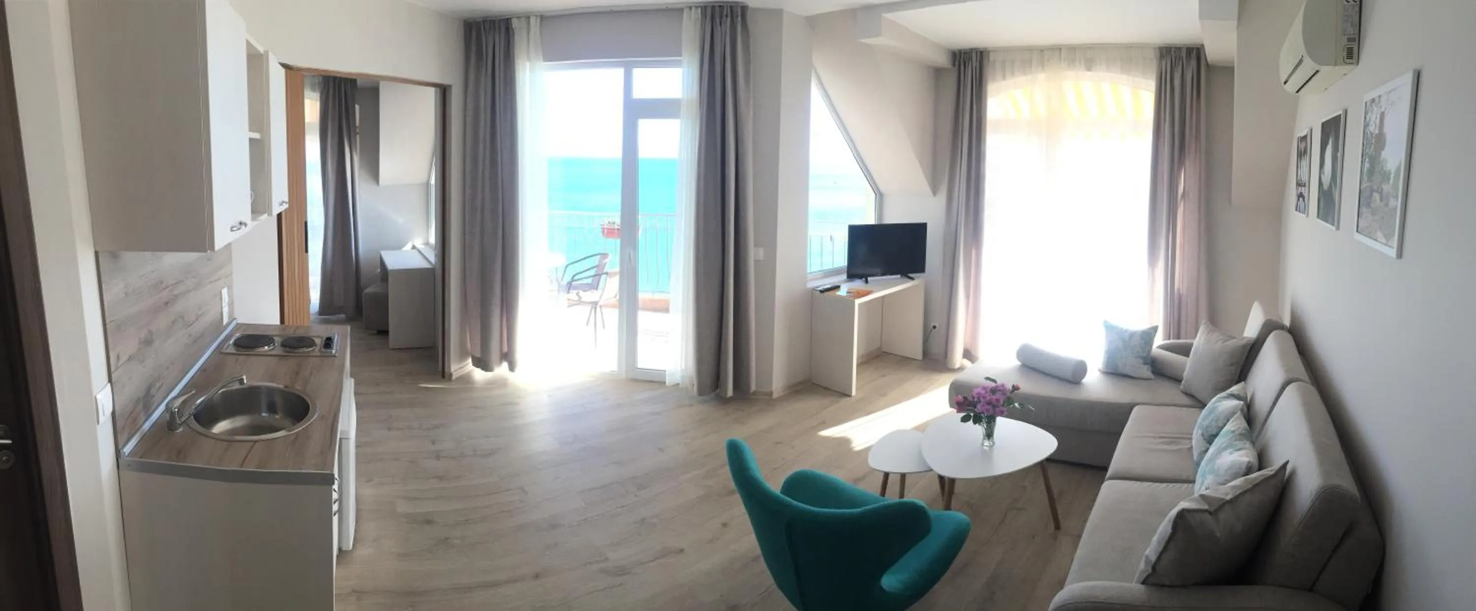 Living room in Helios Hotel