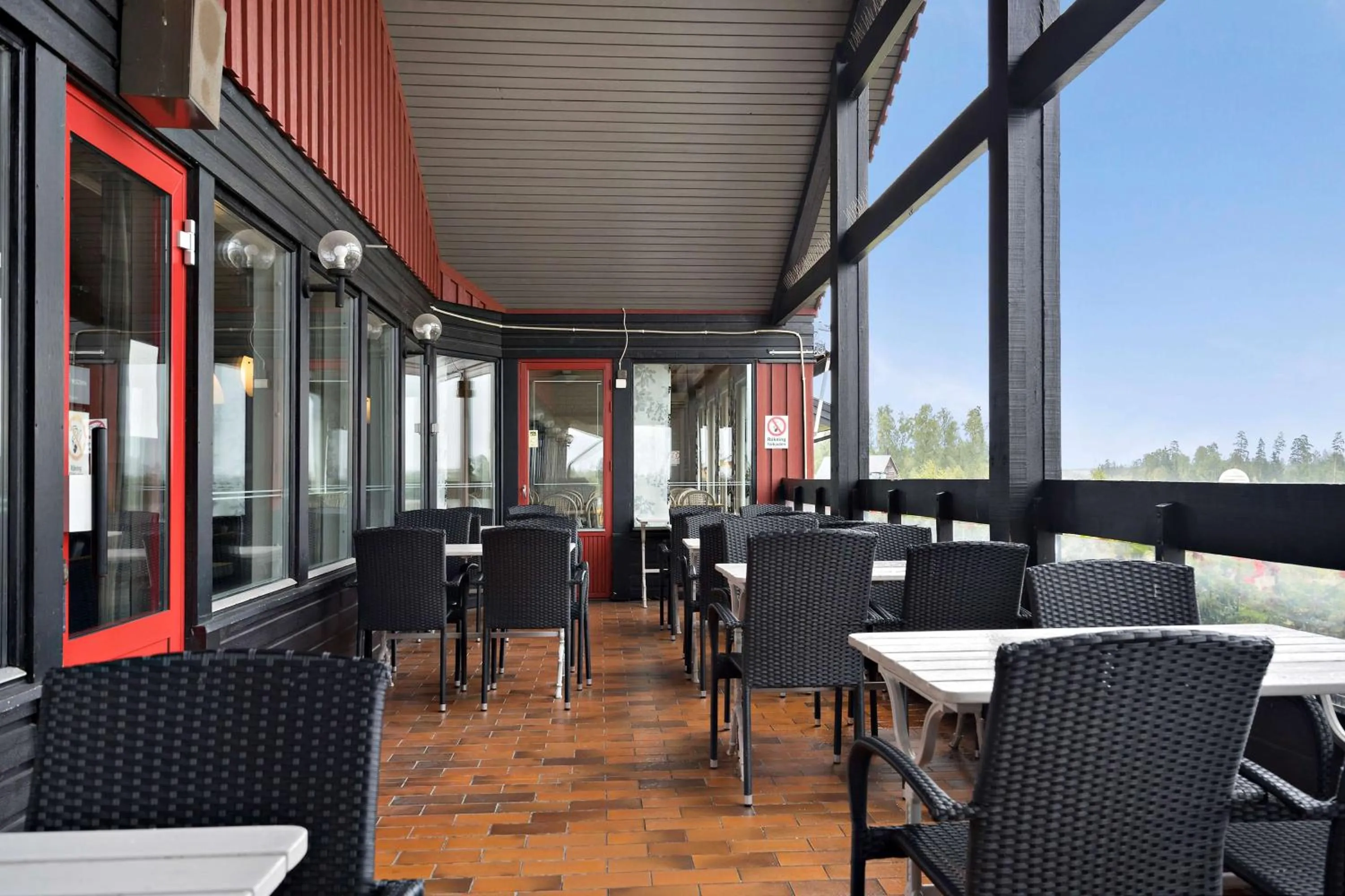 Restaurant/places to eat in Sure Hotel by Best Western Lagan