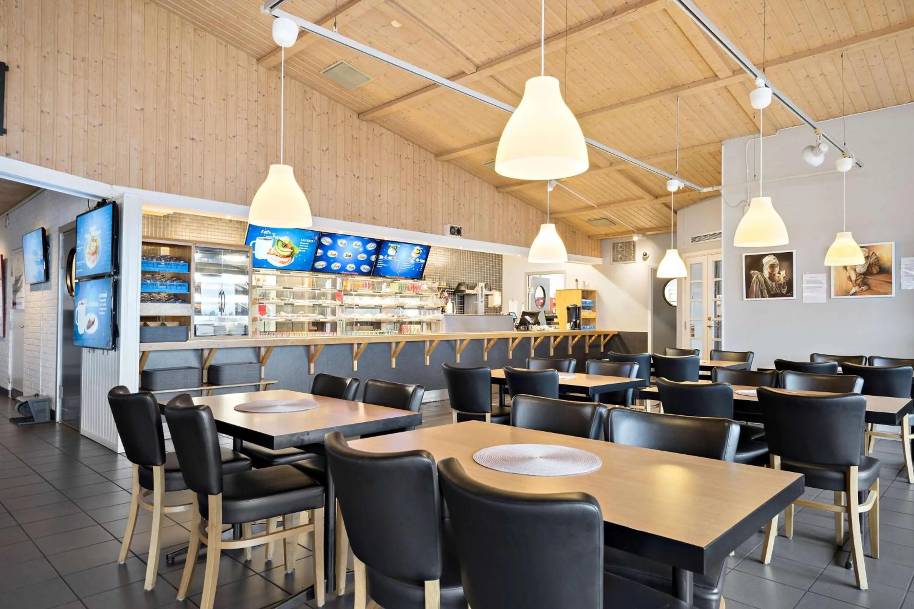 Restaurant/places to eat in Sure Hotel by Best Western Lagan