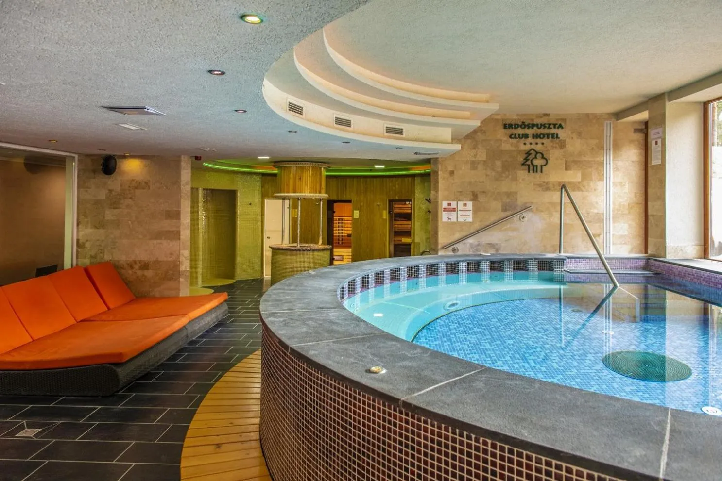 Facade/entrance in Erdőspuszta Club Hotel Fenyves