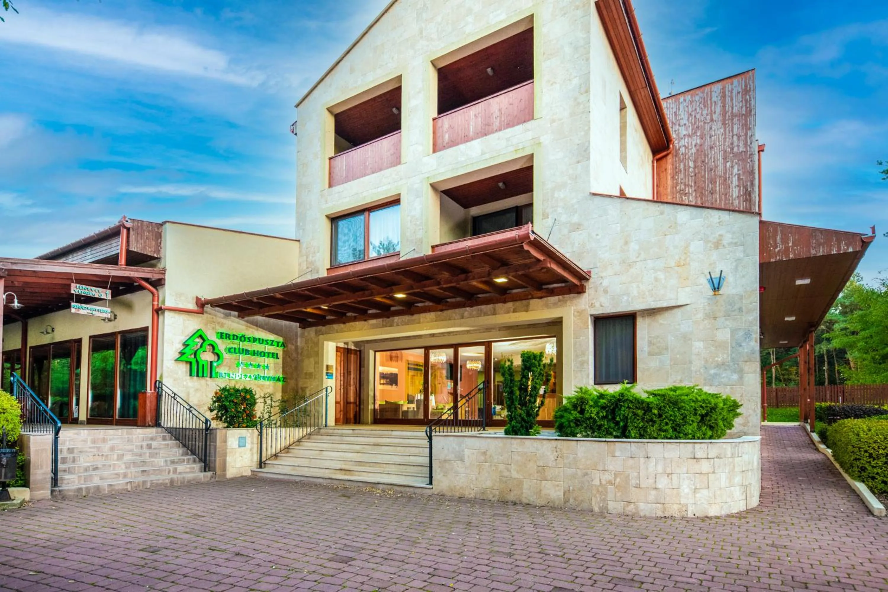 Property building in Erdőspuszta Club Hotel Fenyves