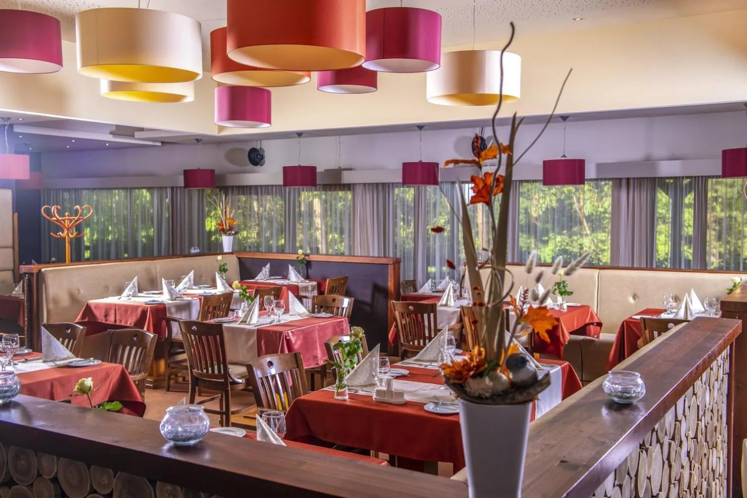 Restaurant/places to eat in Erdőspuszta Club Hotel Fenyves