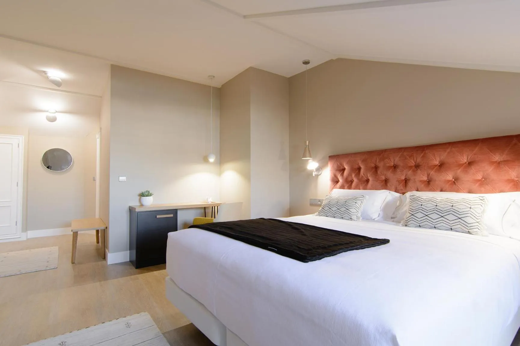 Photo of the whole room, Bed in Pazo de Mendoza