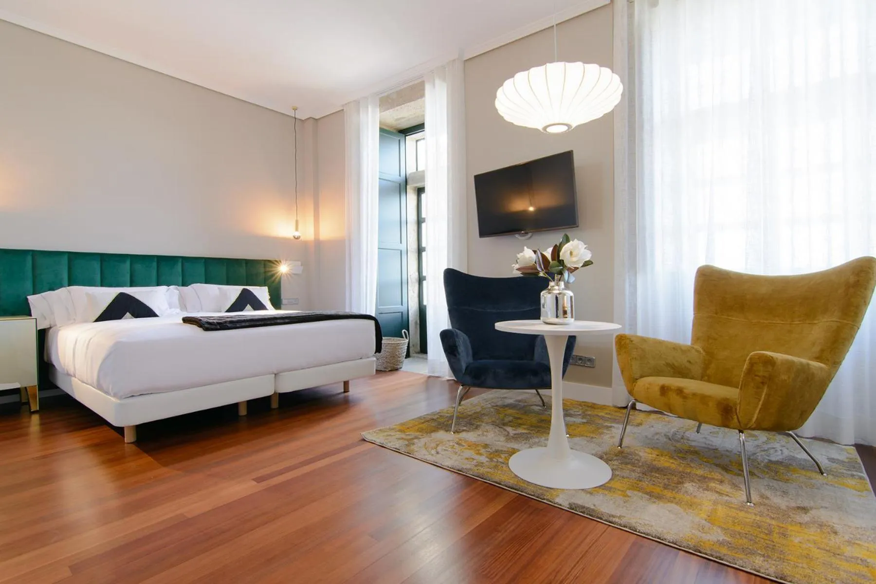 Photo of the whole room, Bed in Pazo de Mendoza