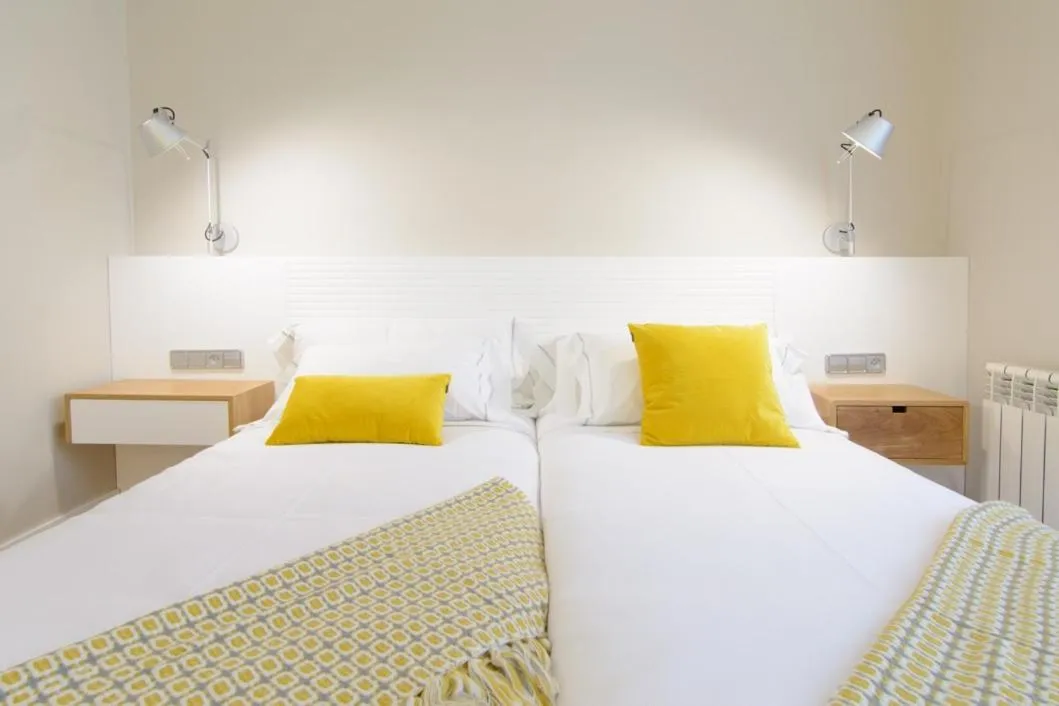 Photo of the whole room, Bed in Pazo de Mendoza