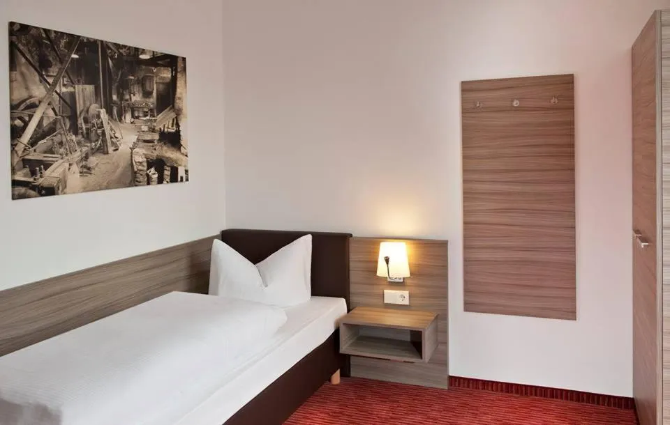 Bed in Hotel Grüner Baum