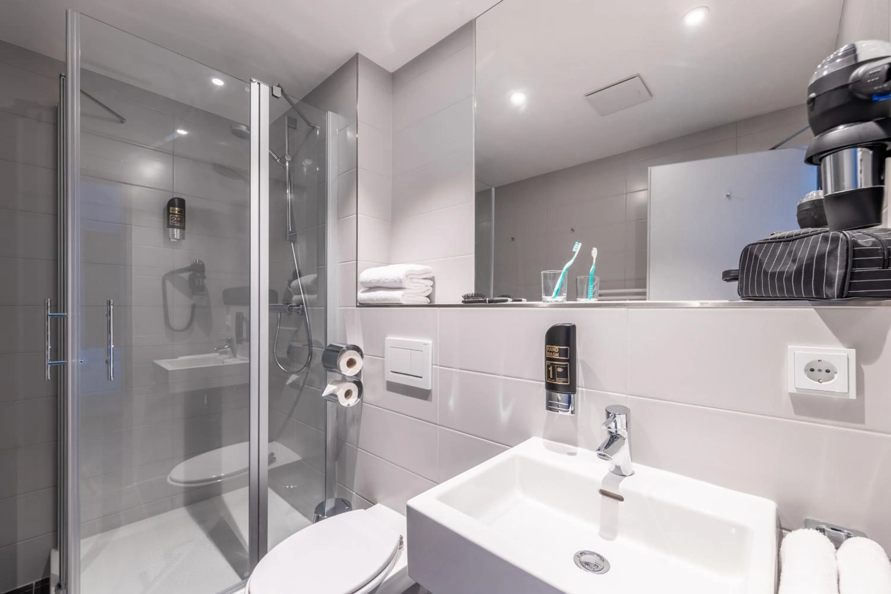 Shower in Serways Hotel Reinhardshain Nord