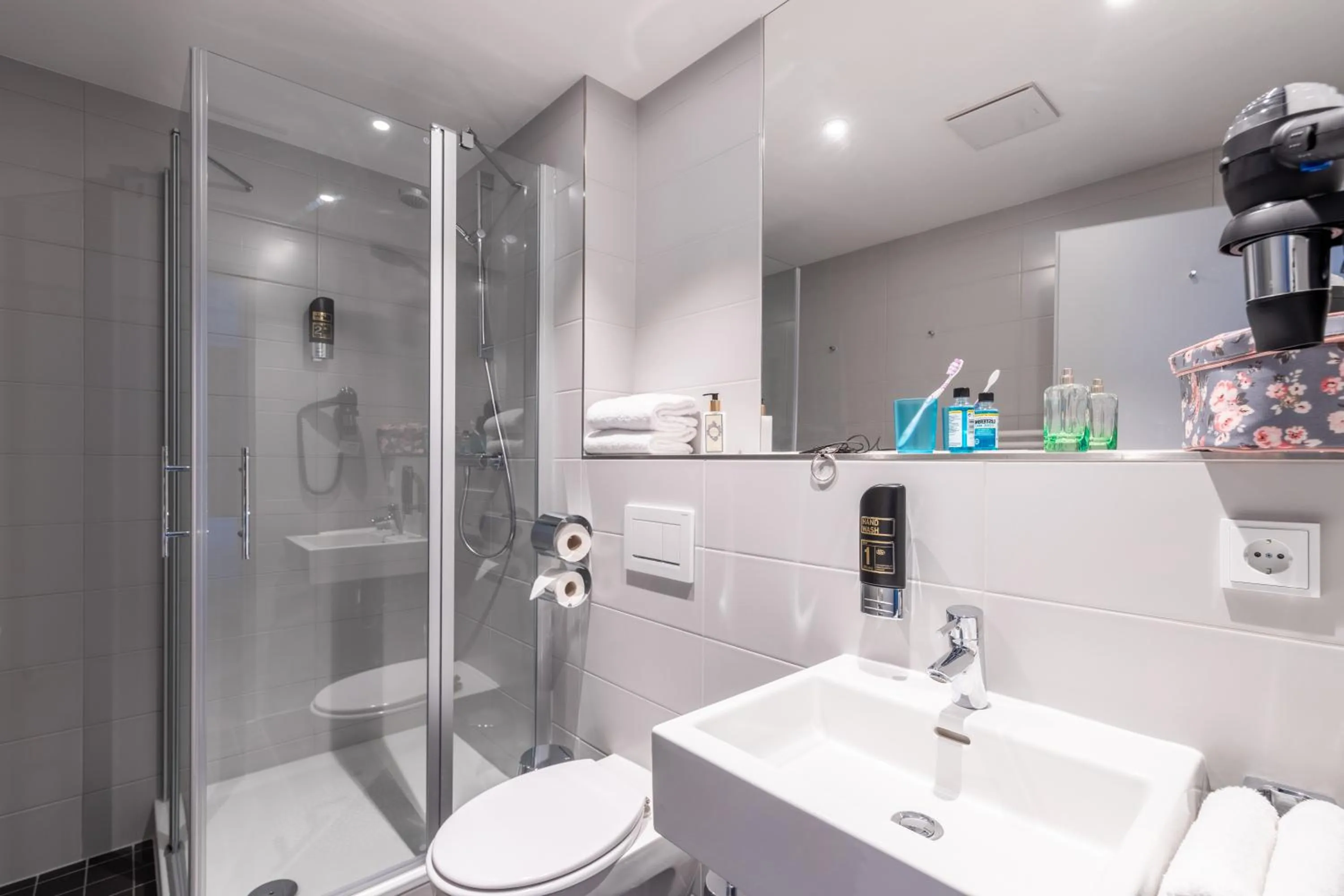 Shower in Serways Hotel Reinhardshain Nord