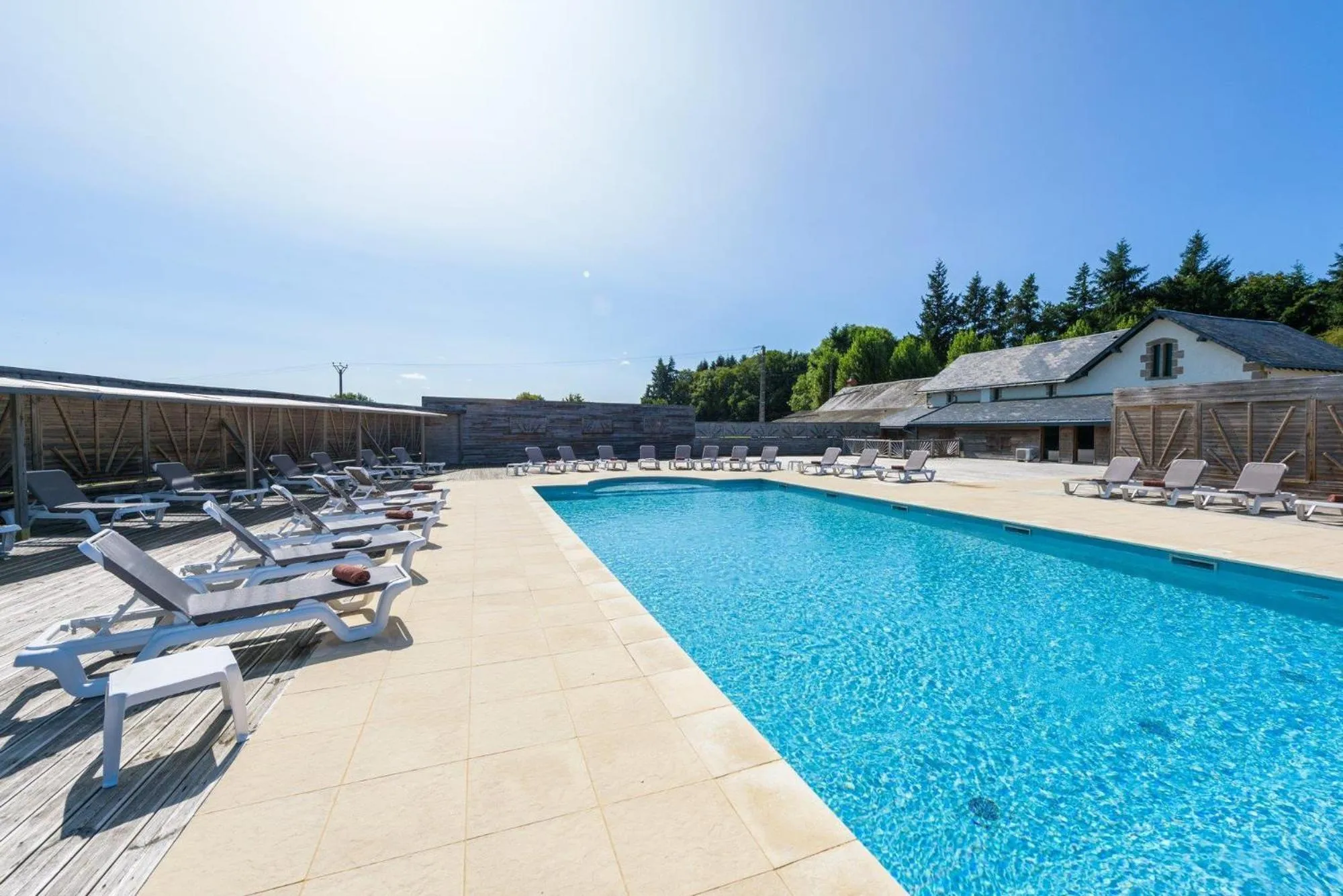 Pool view in Domaine du Boisniard