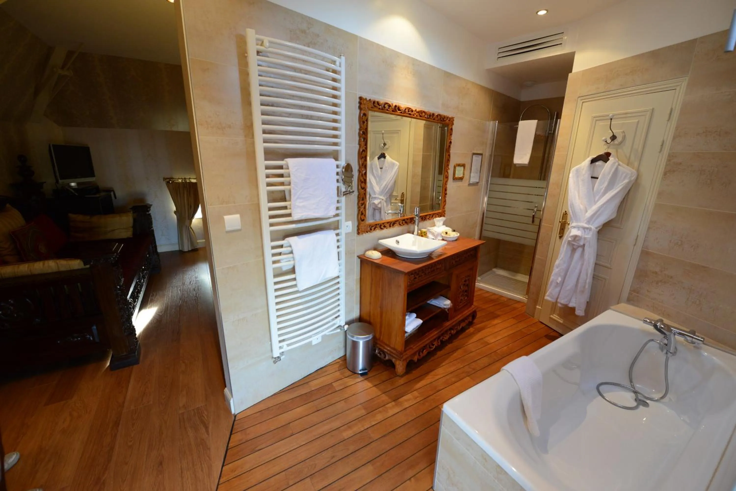 Bathroom in Chateau Du Boisniard