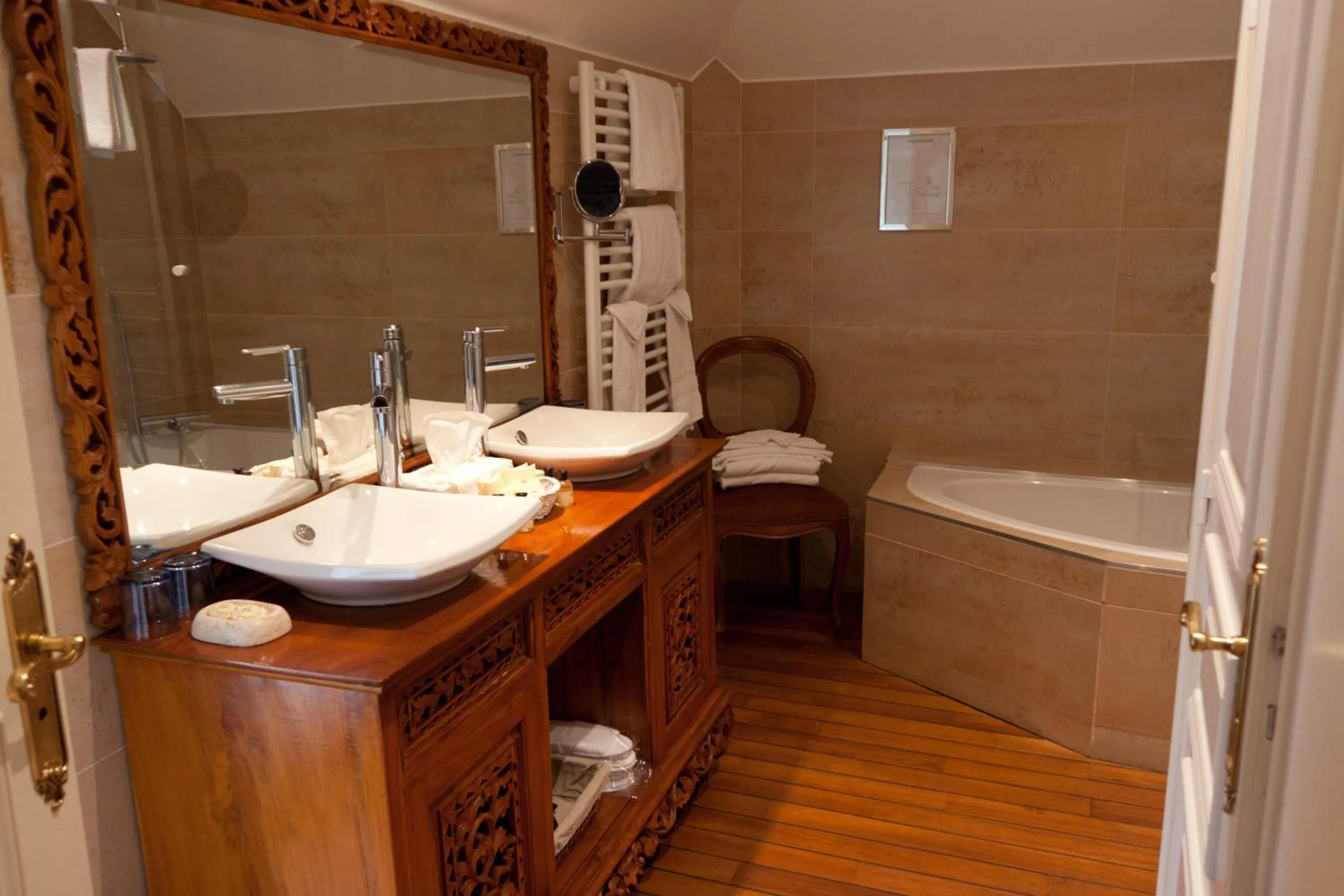 Bathroom in Chateau Du Boisniard