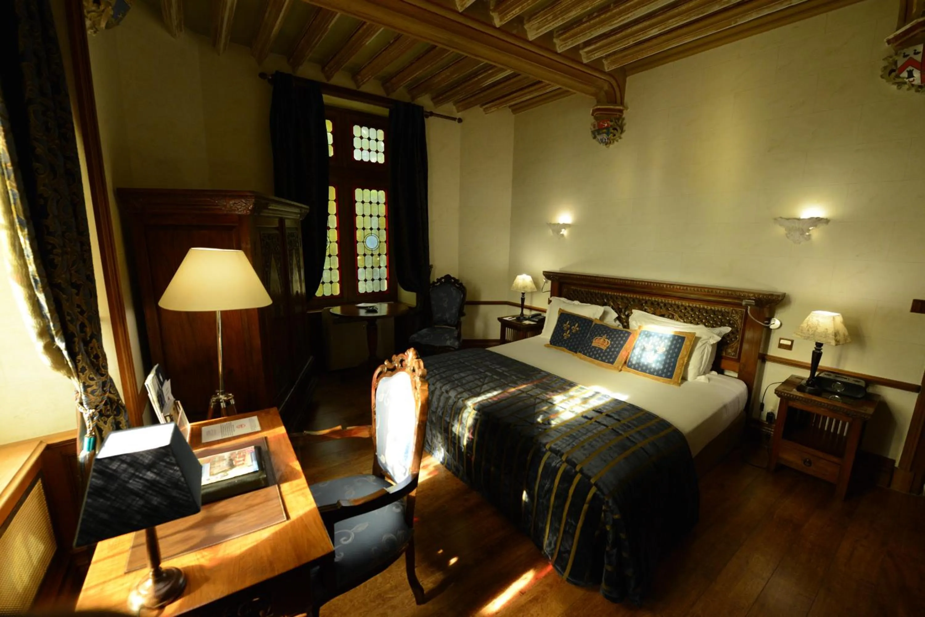 Photo of the whole room, Bed in Chateau Du Boisniard