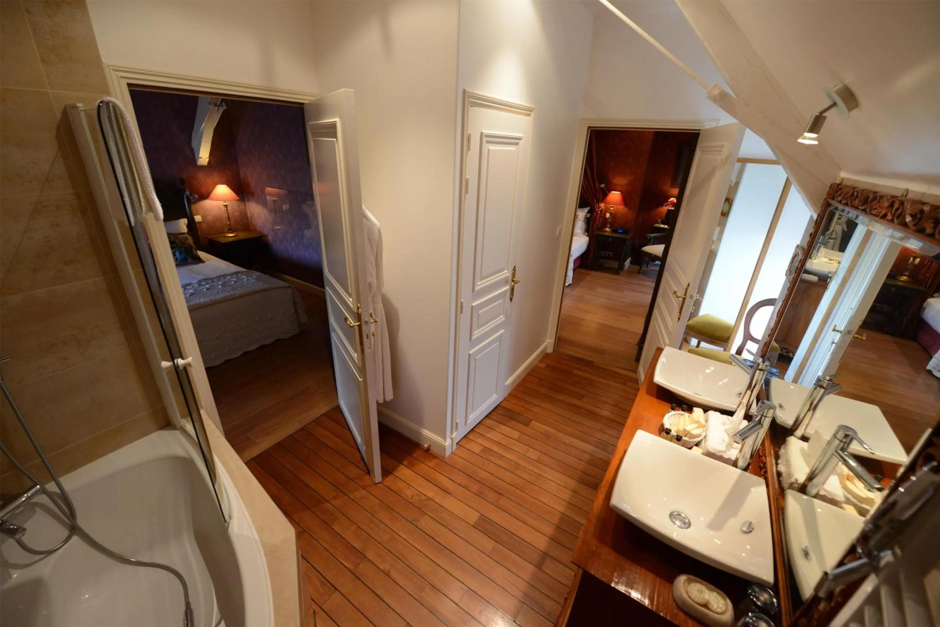 Photo of the whole room, Bed in Domaine du Boisniard