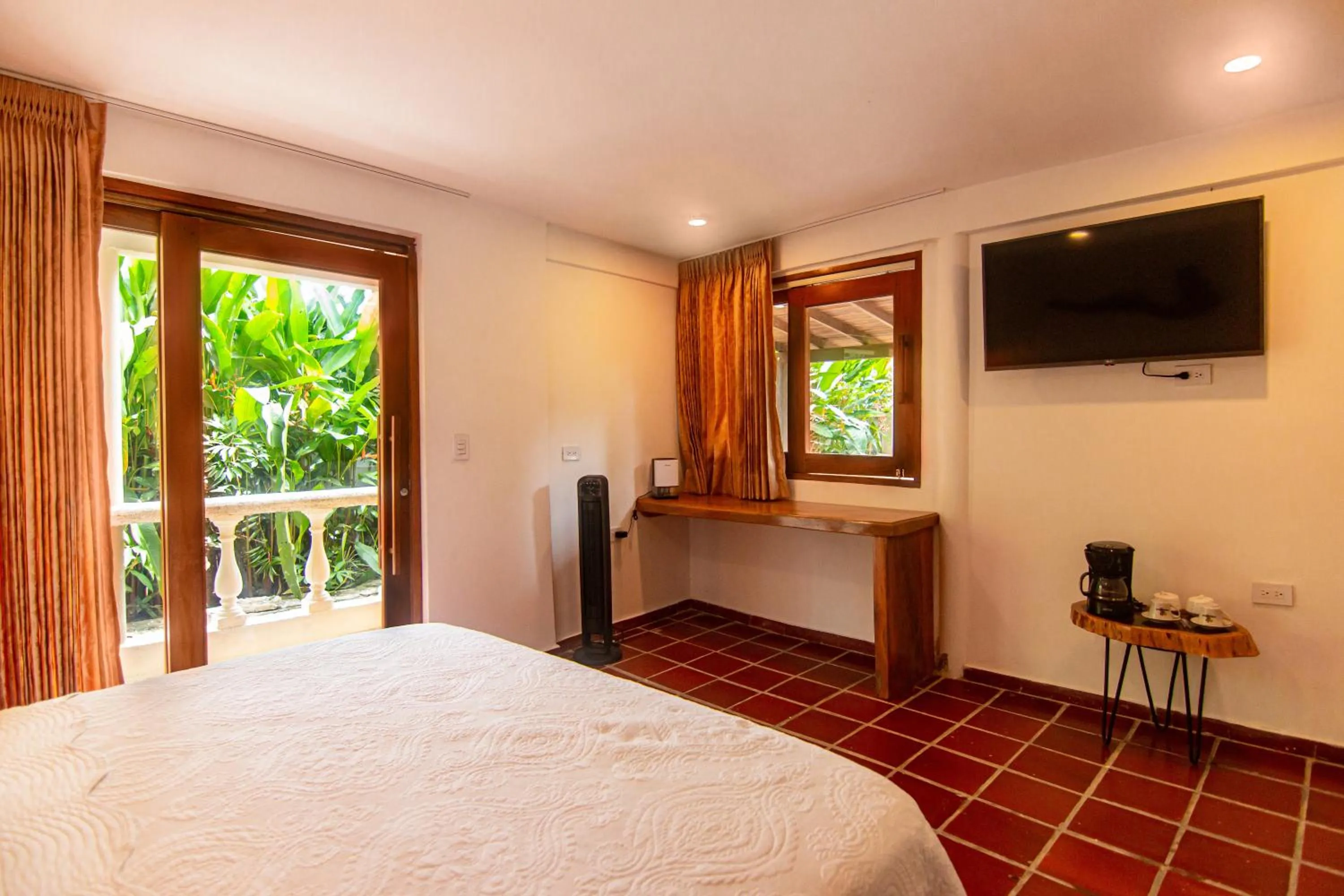 TV and multimedia, Bed in Portales del Tayrona Garden Hotel