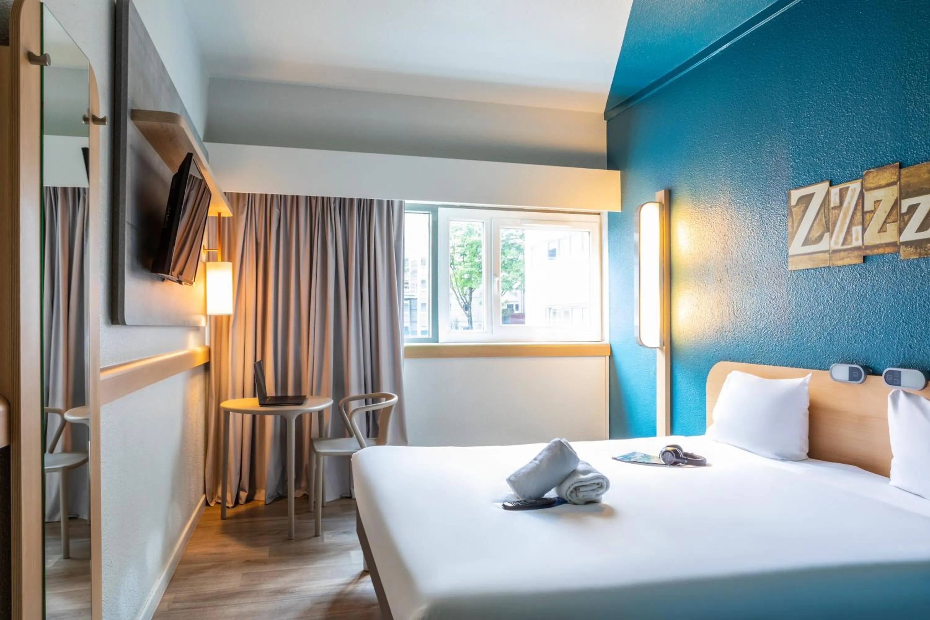 Photo of the whole room, Bed in ibis budget Paris Porte de Pantin