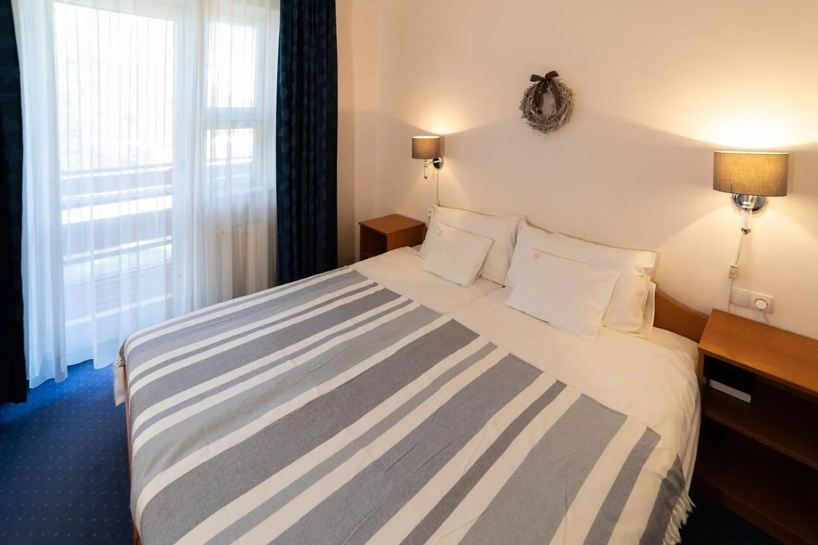 Bed in Zsanett Hotel