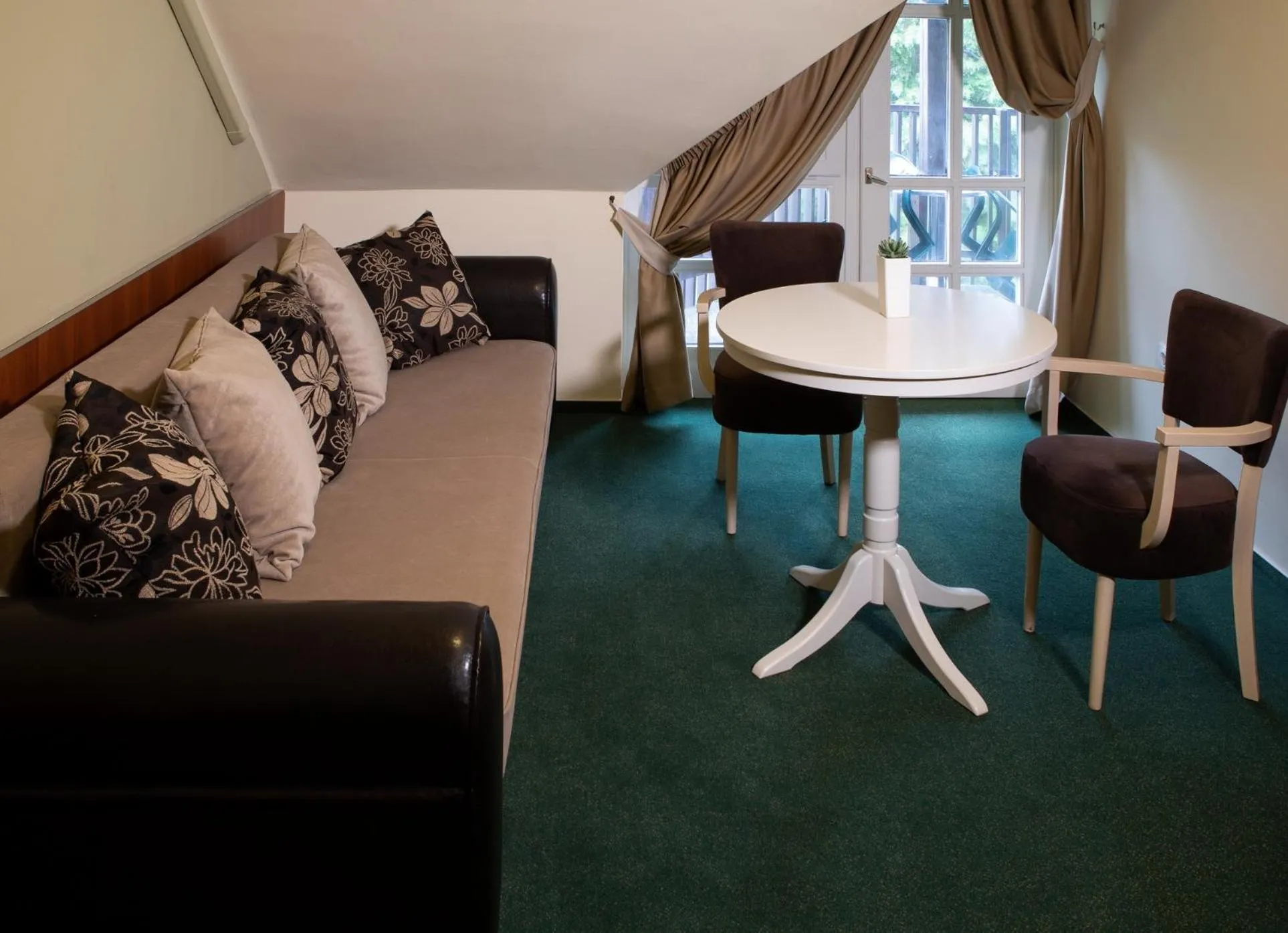 Living room in Zsanett Hotel