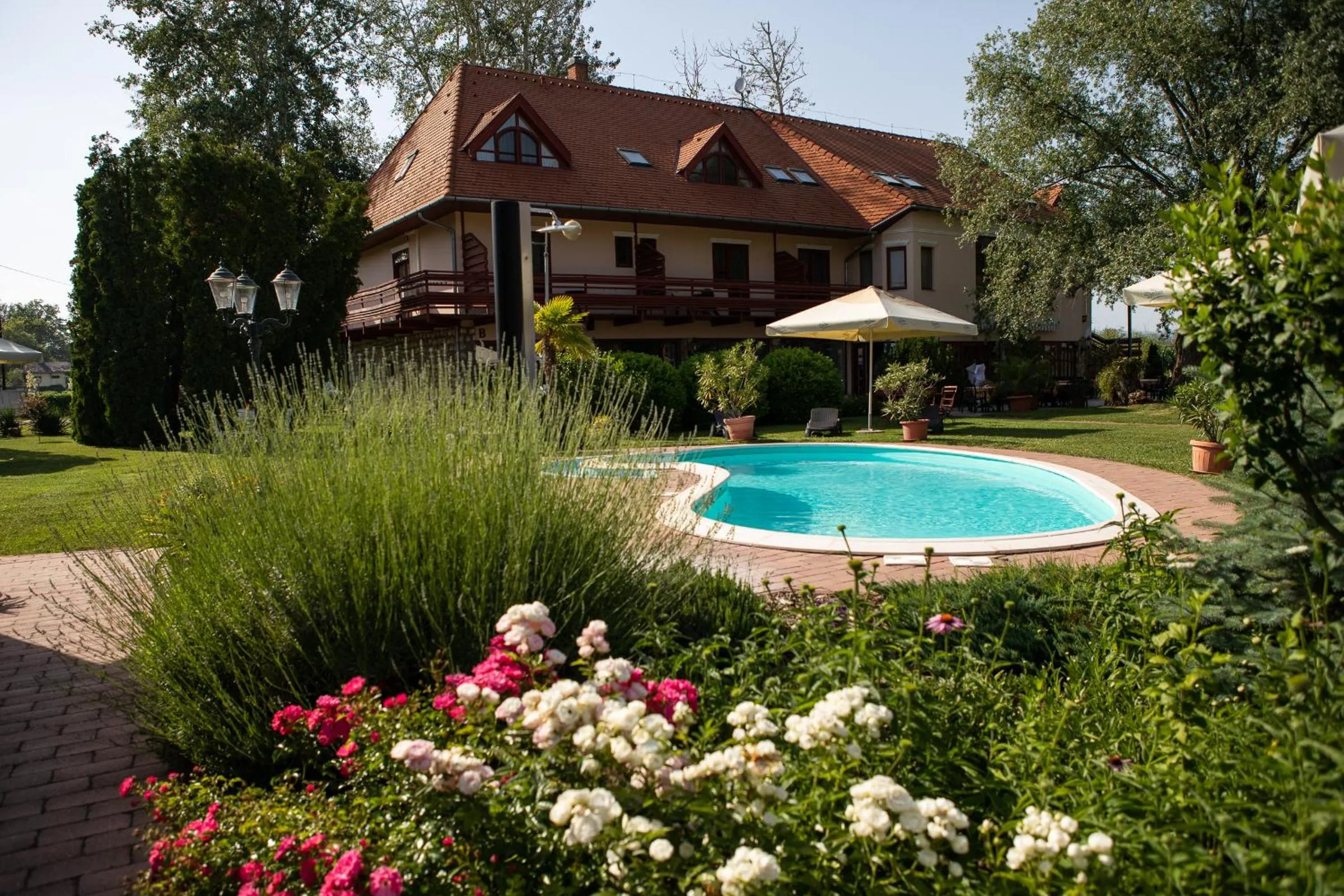 Property building in Zsanett Hotel