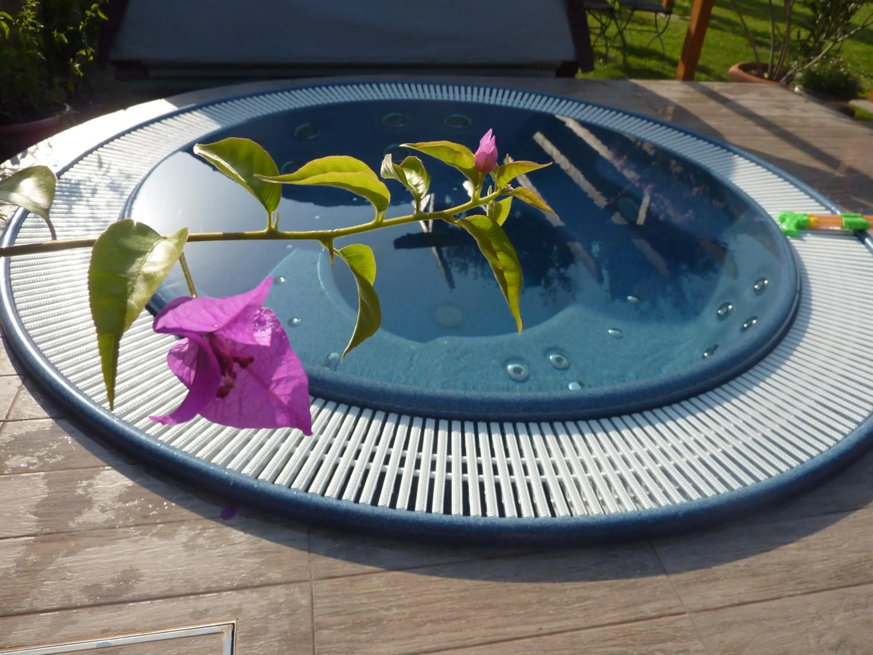 Hot Tub in Zsanett Hotel