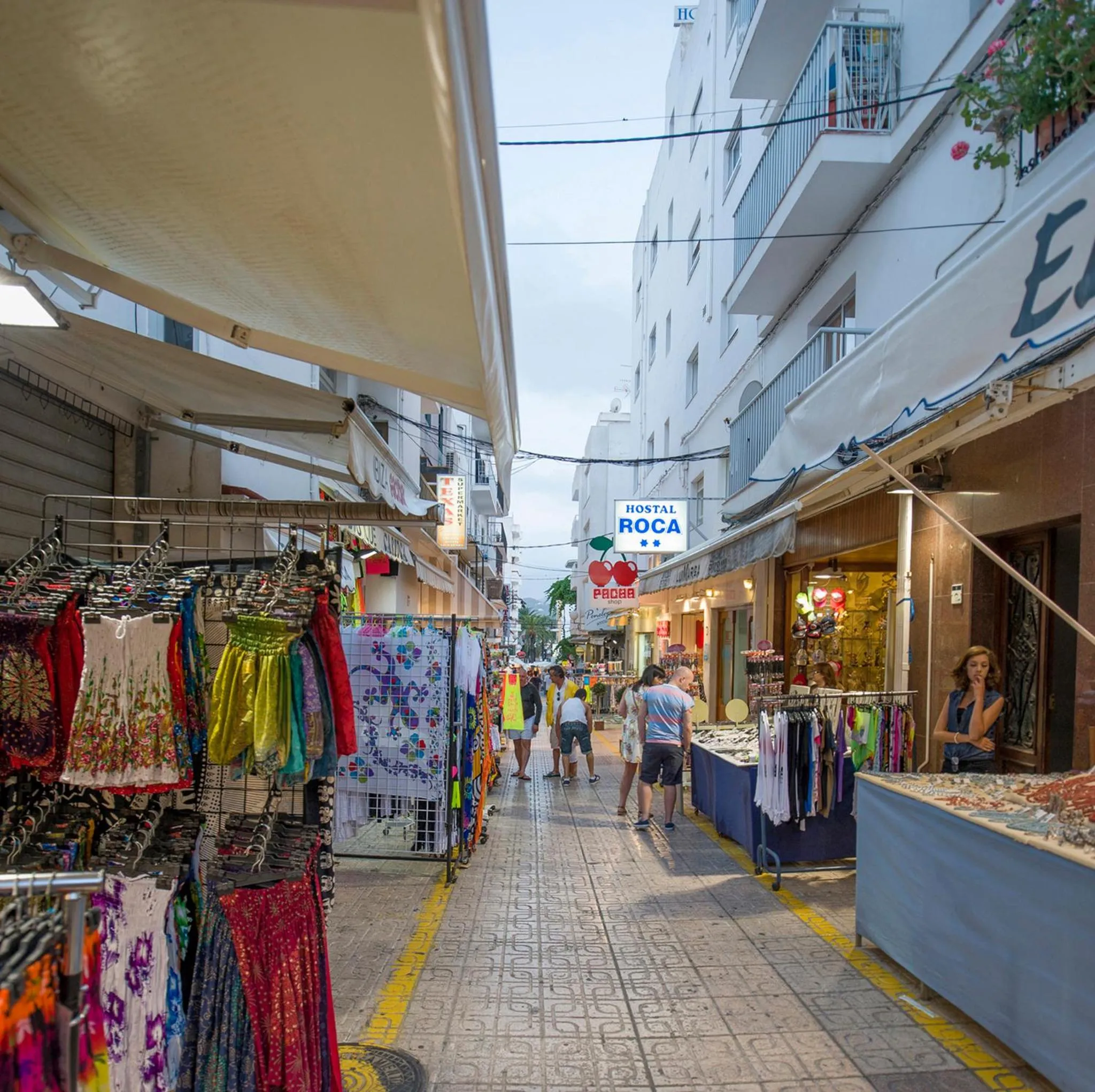 Facade/entrance in Hostal Roca