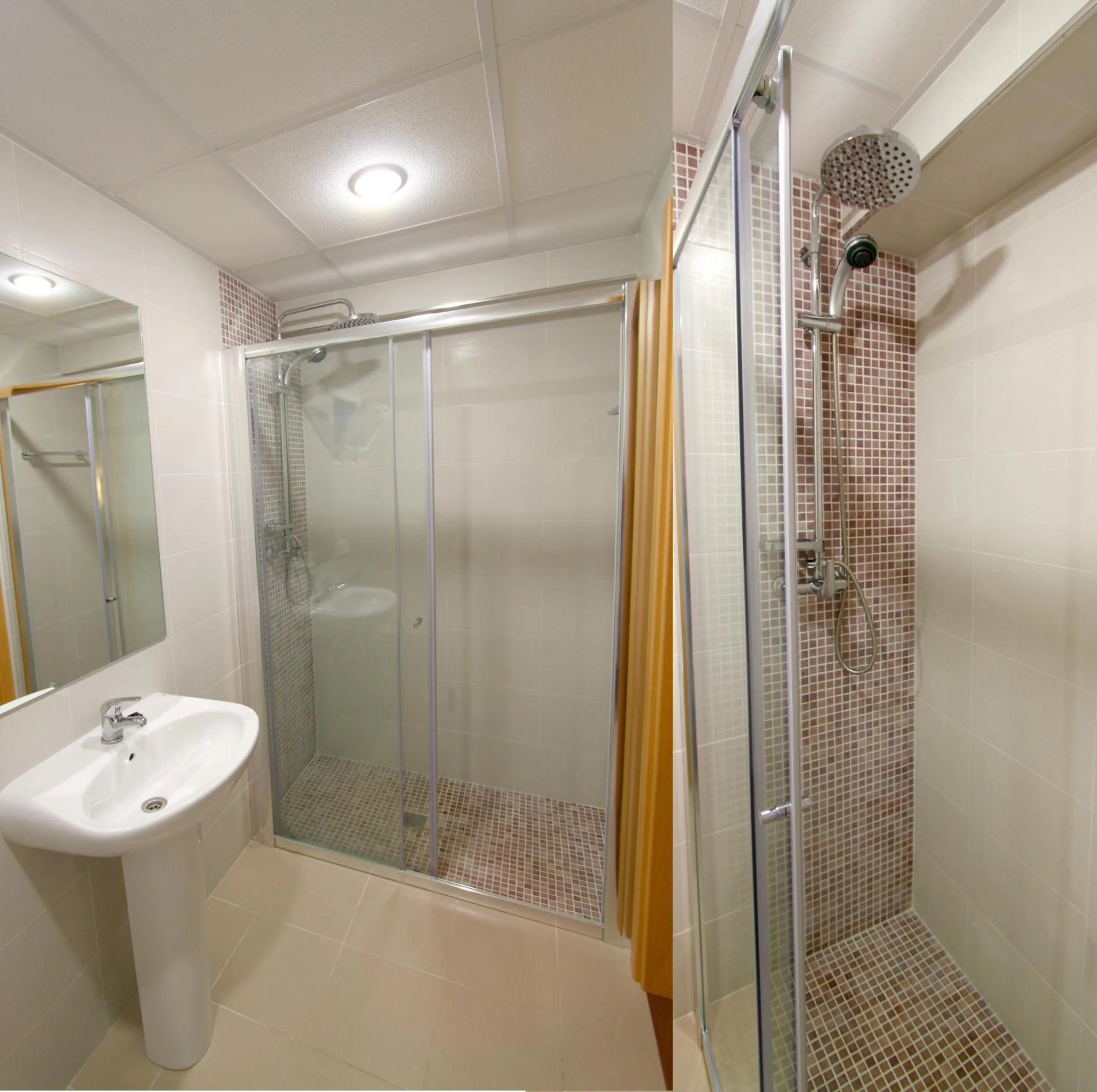 Bathroom in Hostal Roca