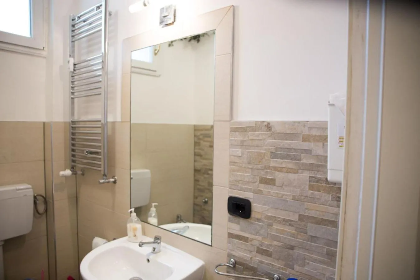 Shower in Bed & Breakfast Delle Rose