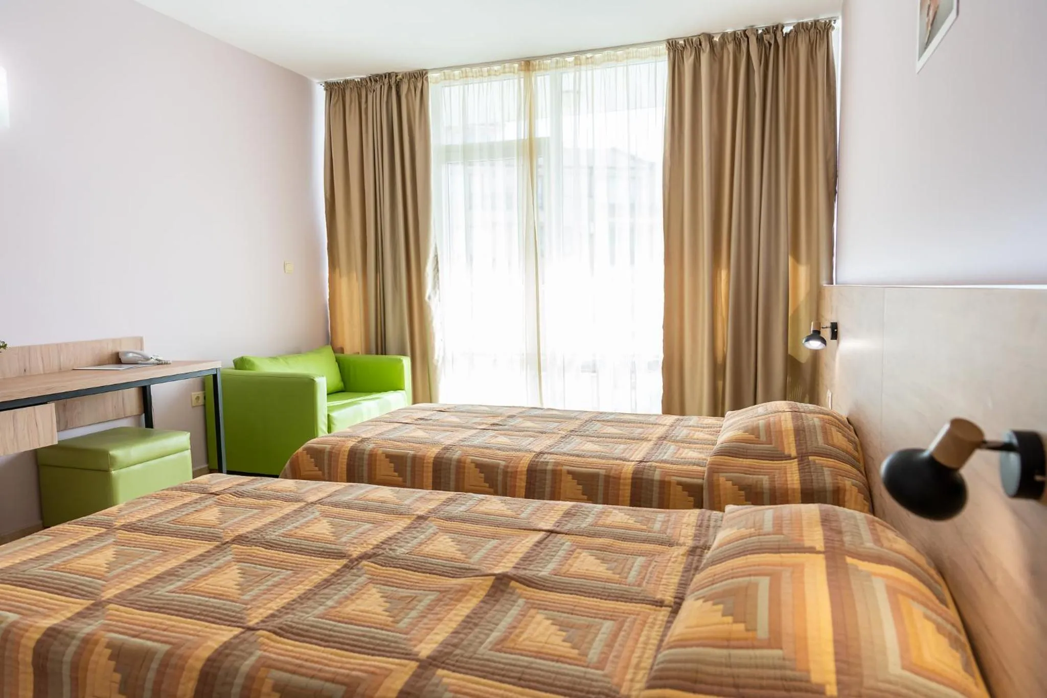 Bed in Ivana Palace Hotel - Free Parking
