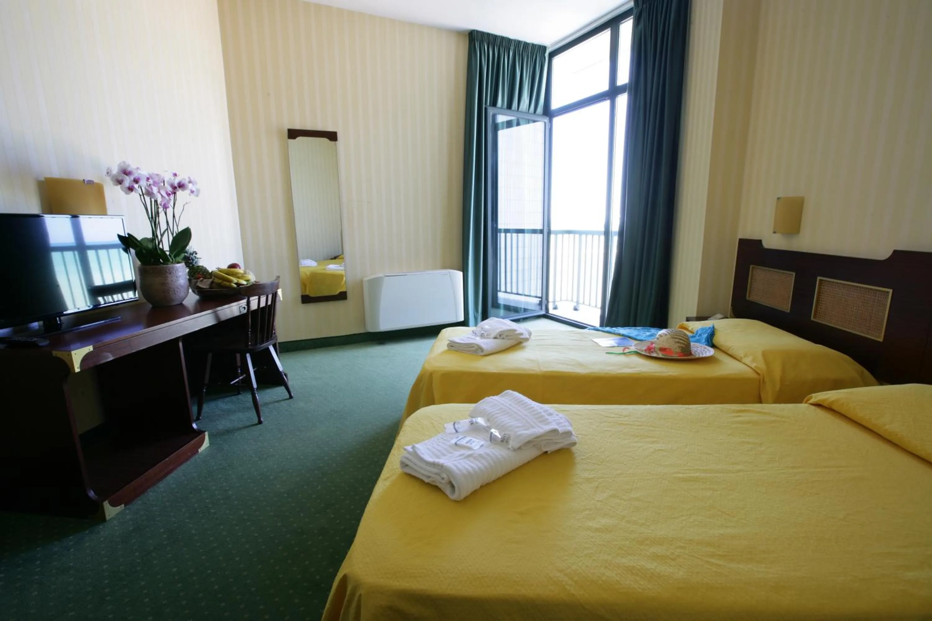 Photo of the whole room in Club Esse Mediterraneo