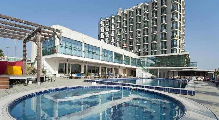 Swimming pool in Club Esse Mediterraneo