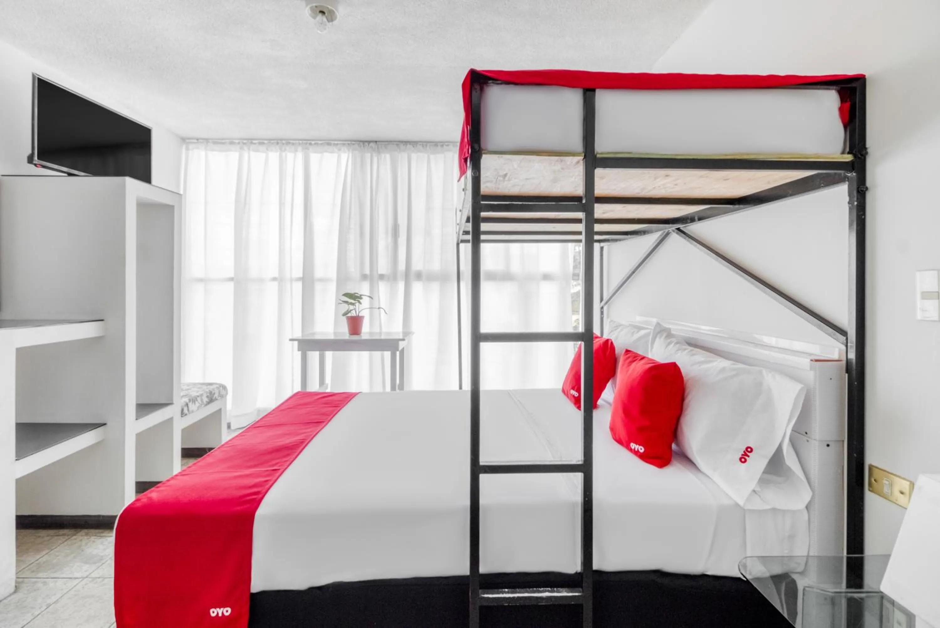 Bedroom, Bunk Bed in OYO Hotel Del Llanito, Aguascalientes