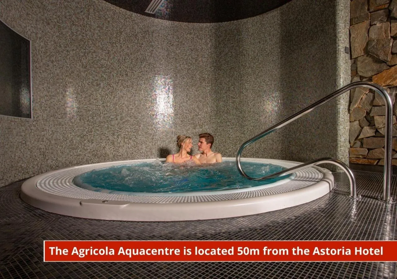 People in Hotel Astoria