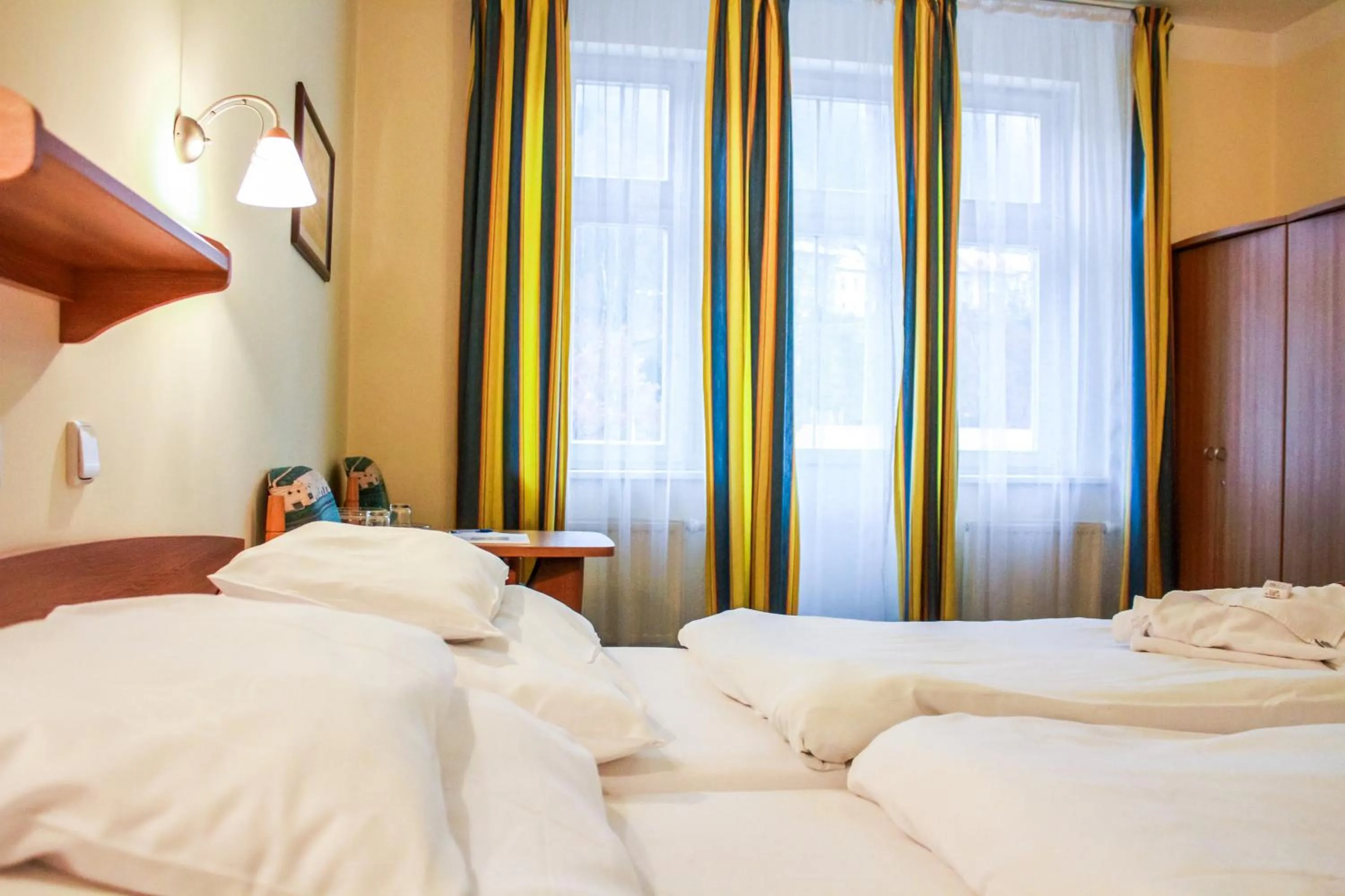 Bedroom, Bed in Hotel Astoria