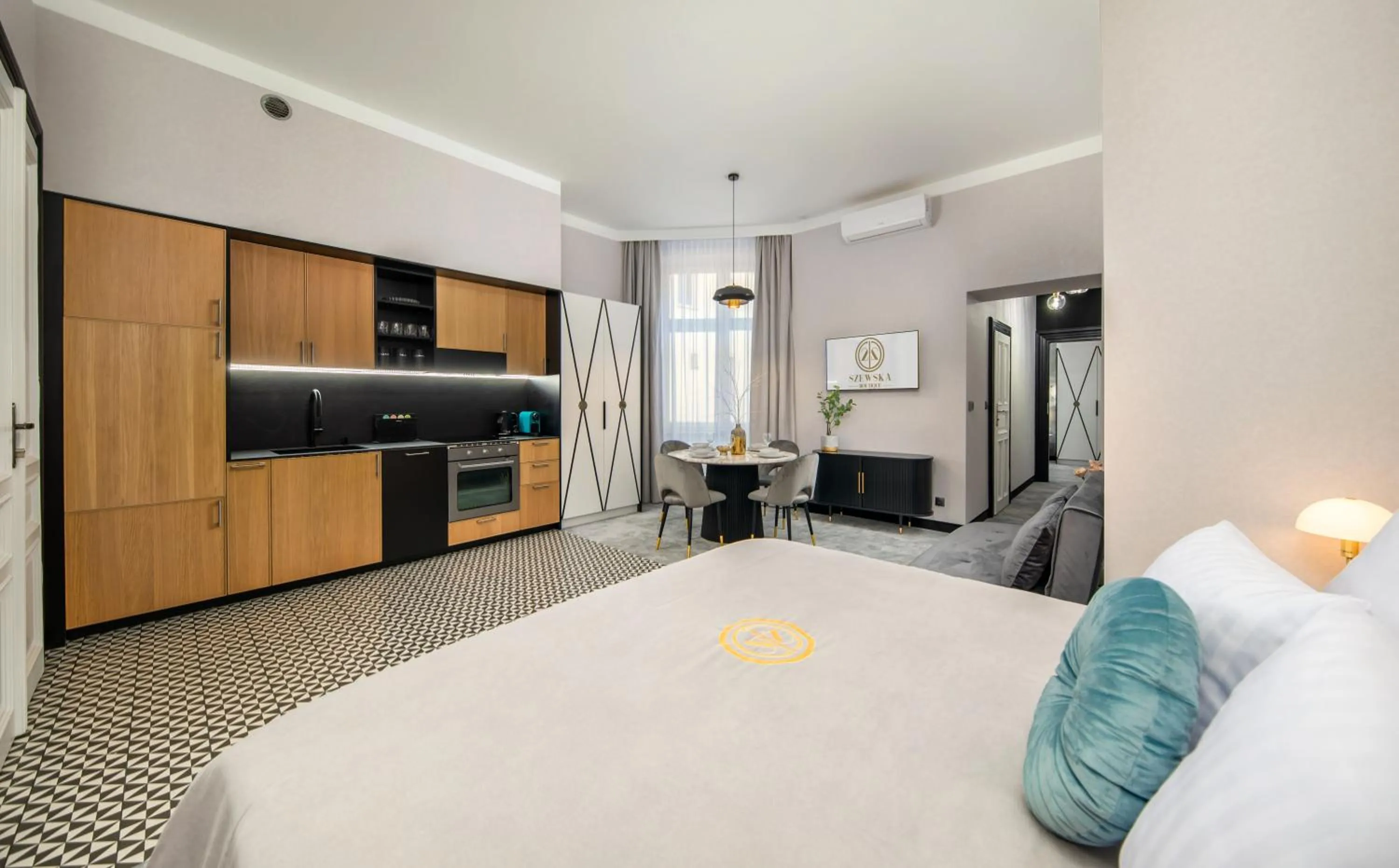 Kitchen or kitchenette, Bed in SZEWSKA 22 BOUTIQUE