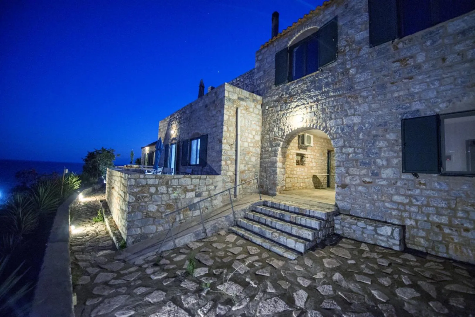 Photo of the whole room in Selana Studios