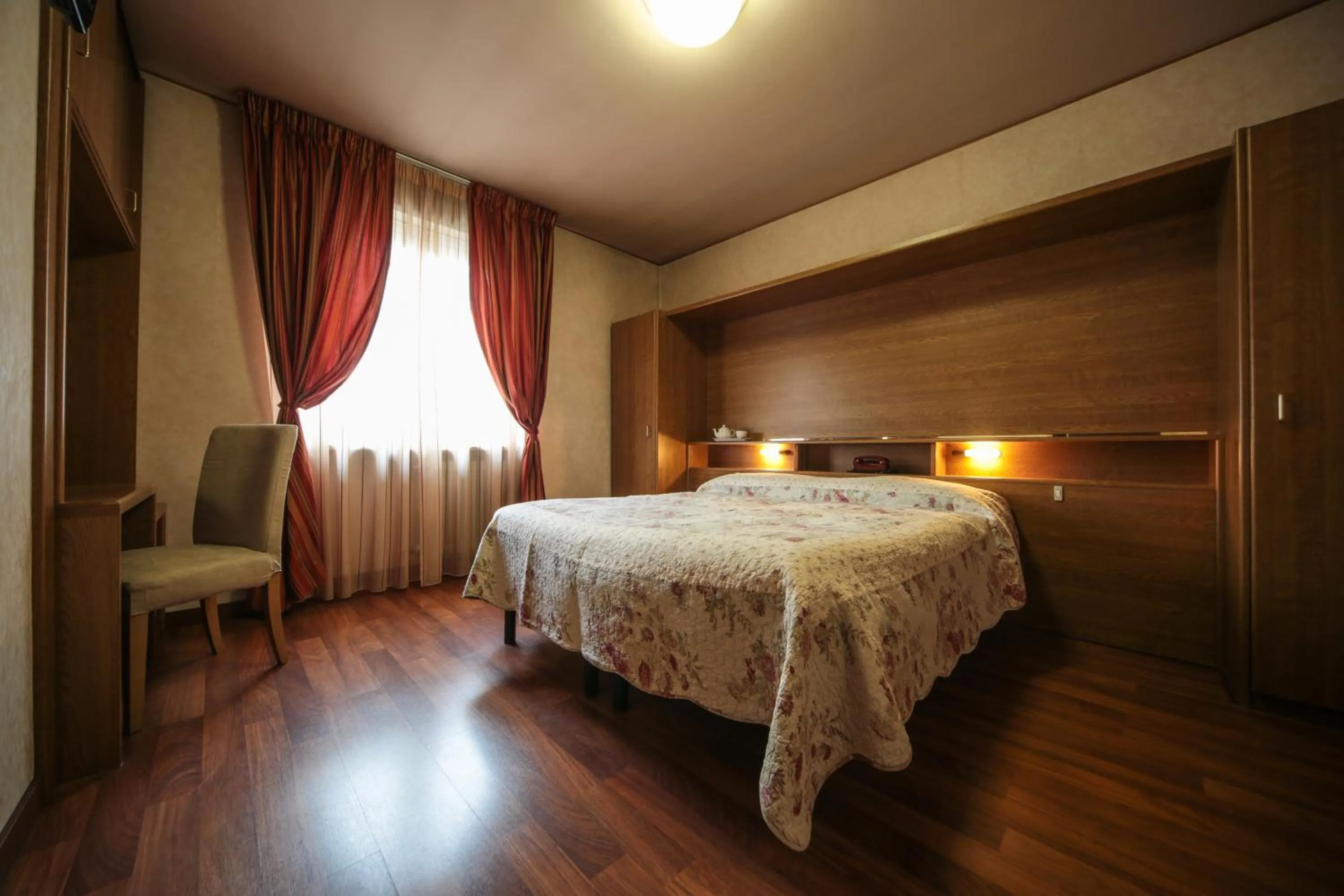 Bed in Hotel Roma