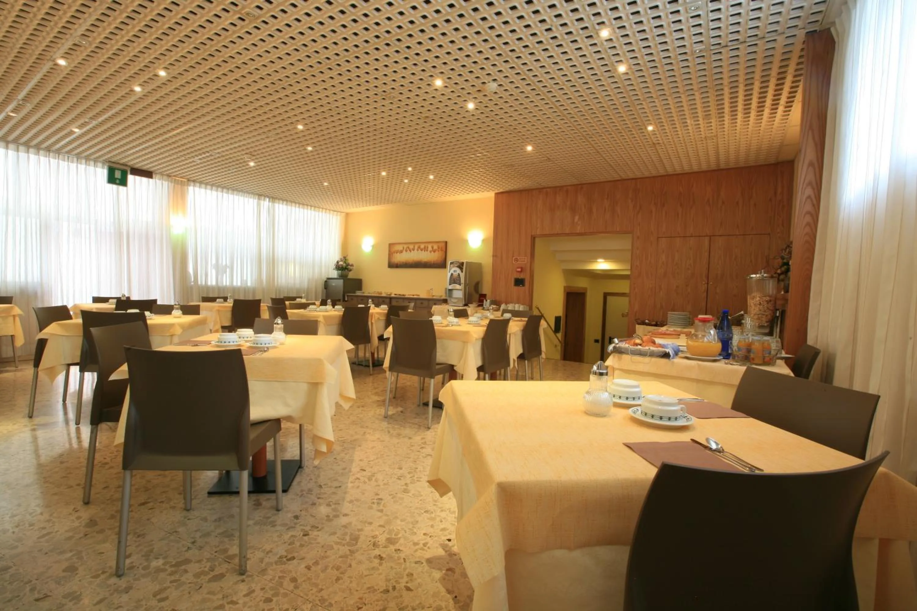 Restaurant/places to eat in Hotel Roma