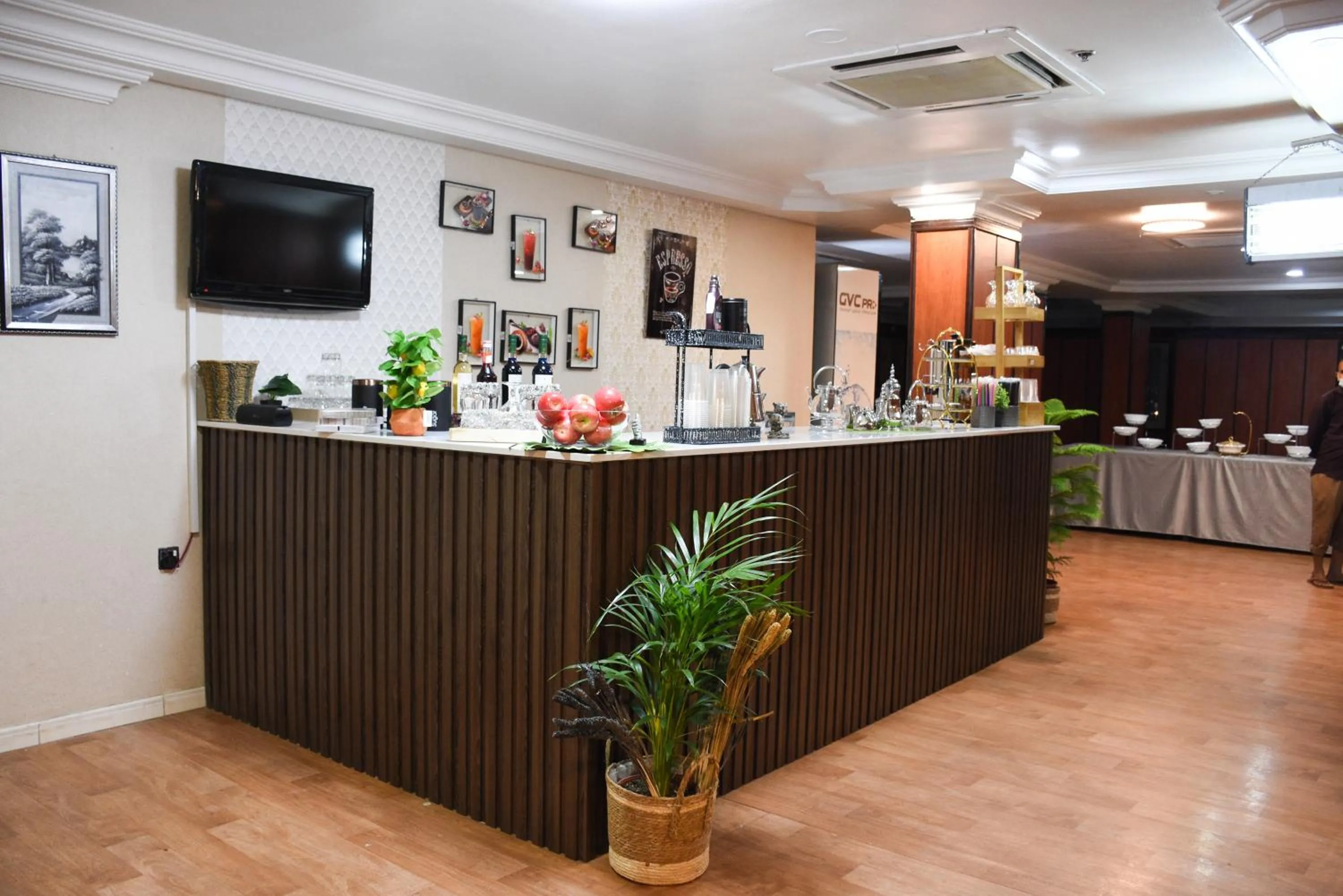 Food and drinks in Florida Inn Hotel