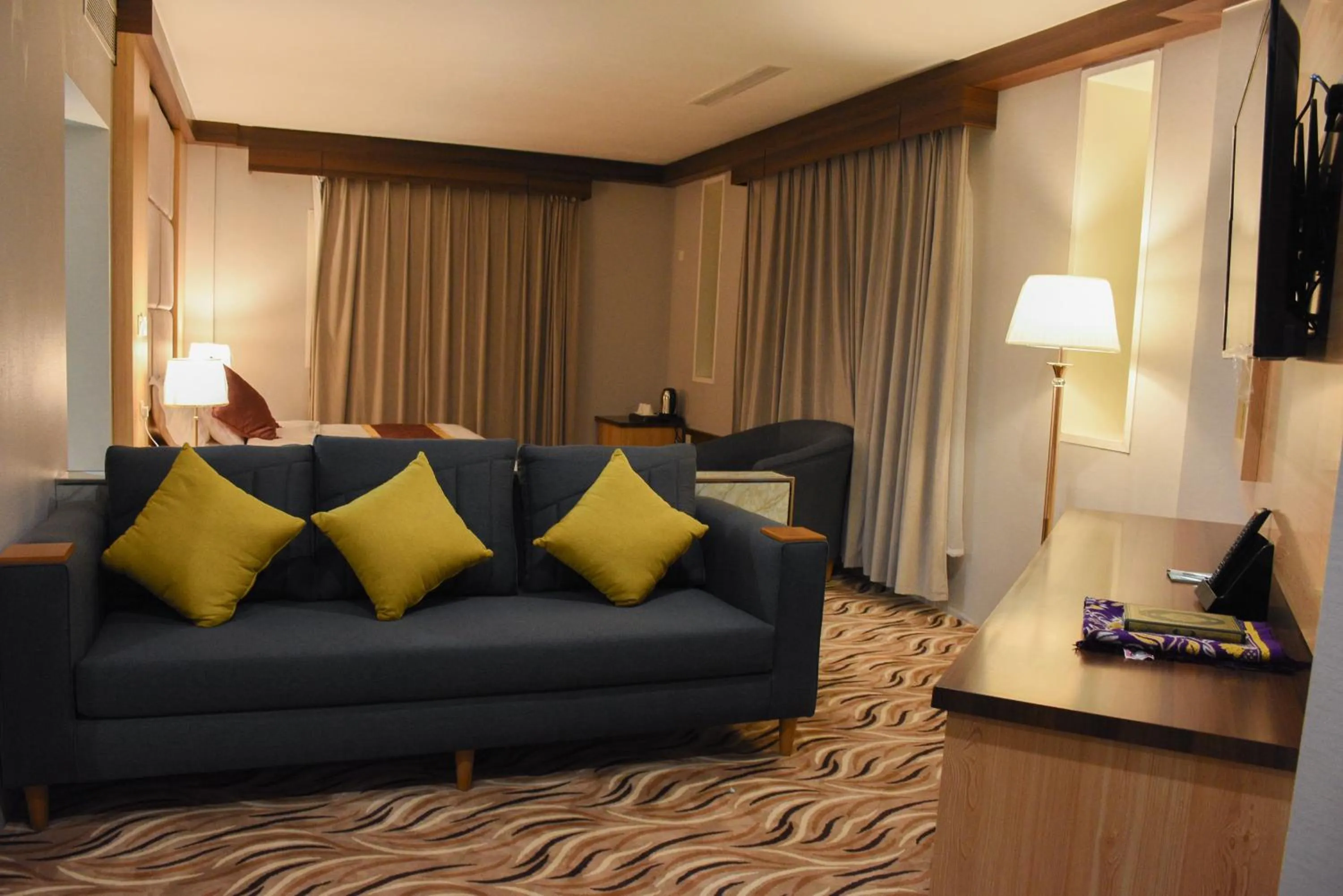 Seating area in Florida Inn Hotel