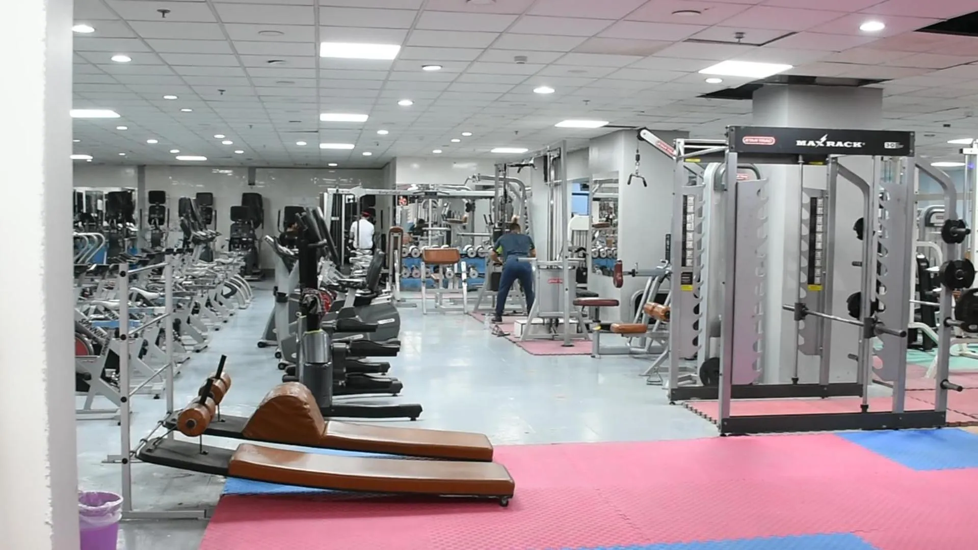 Fitness centre/facilities in Florida Inn Hotel
