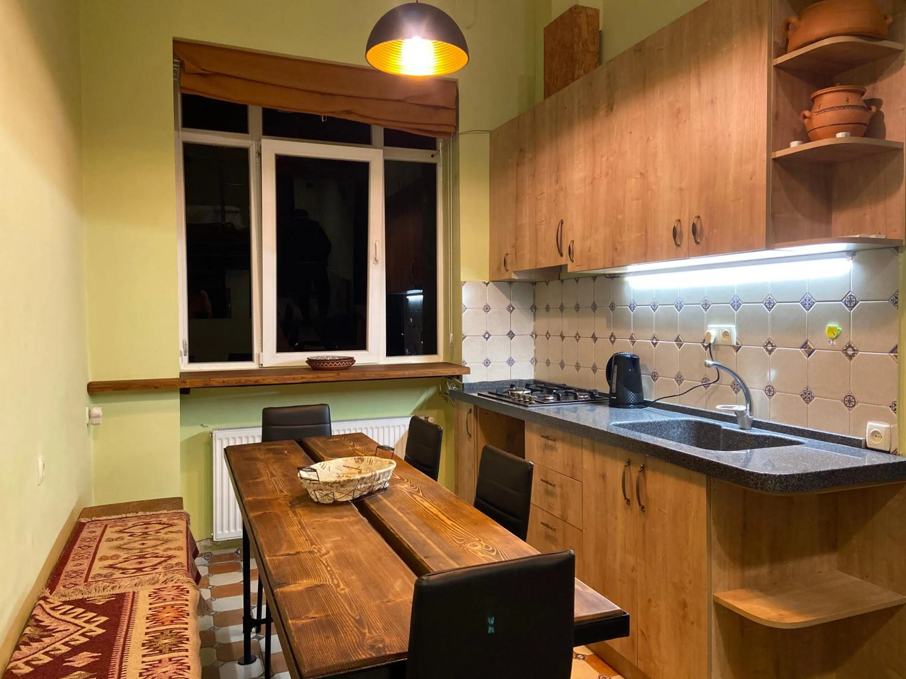 Kitchen or kitchenette in Mia B&B Old Tbilisi
