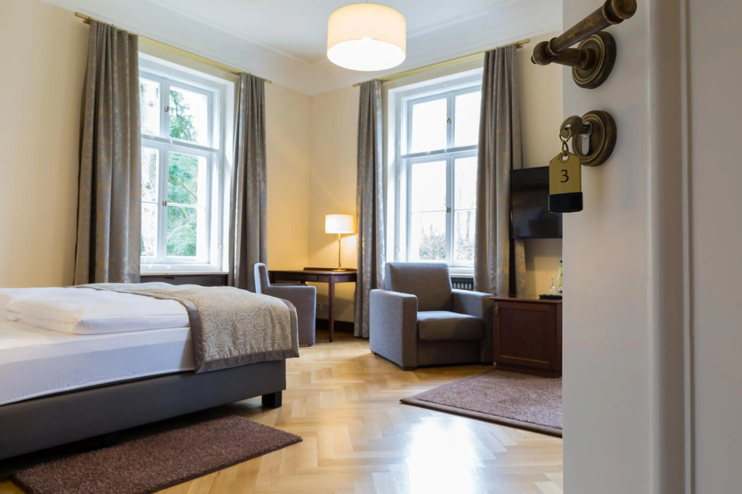 Photo of the whole room, Bed in Hotel Villa Altenburg