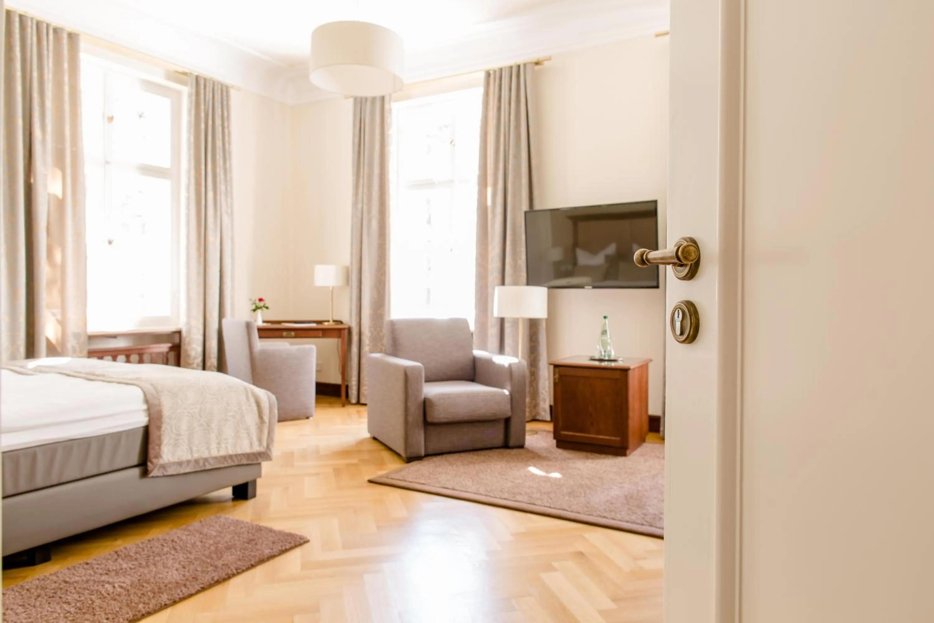 Photo of the whole room, Bed in Hotel Villa Altenburg