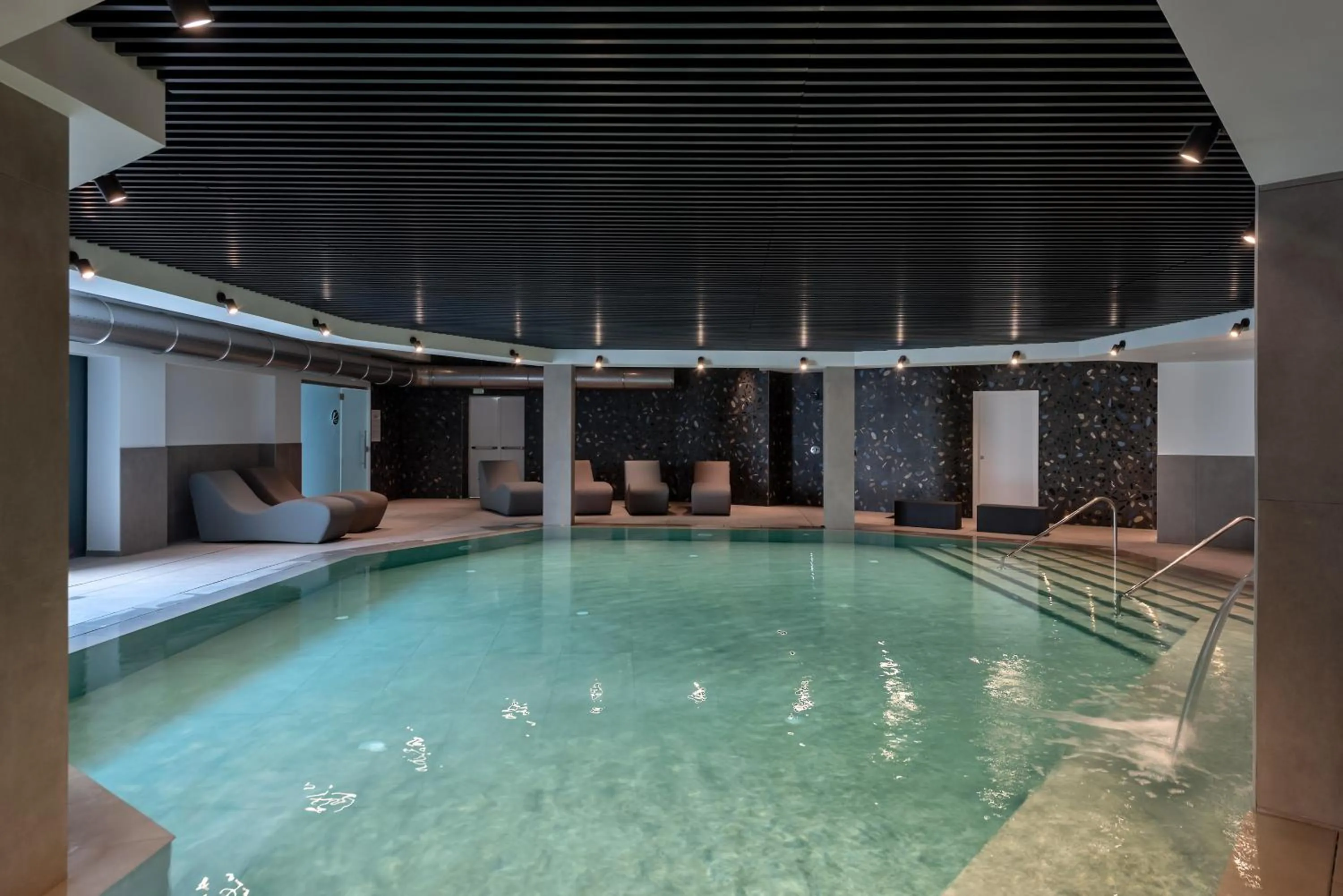 Swimming pool in Hotel Royal Village