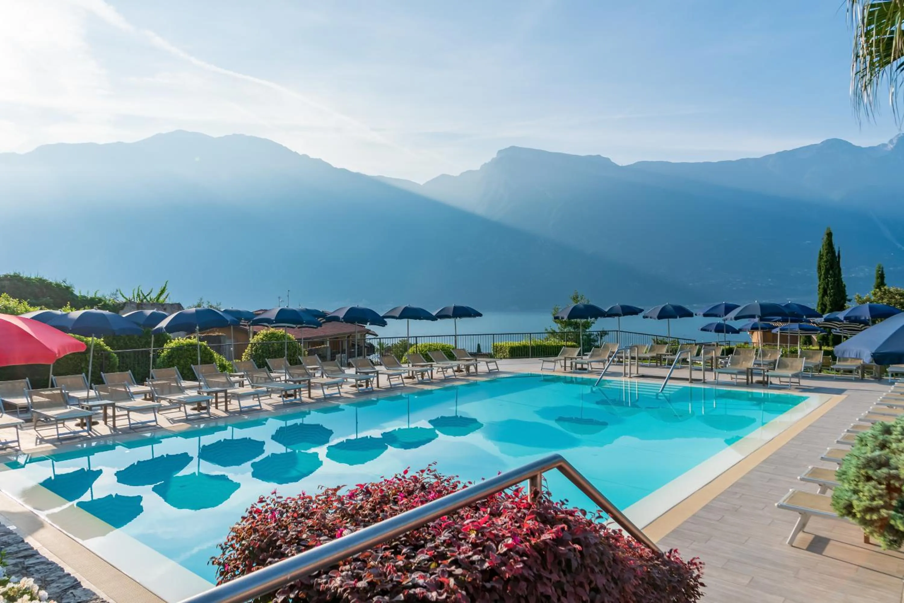 Swimming pool in Hotel Royal Village