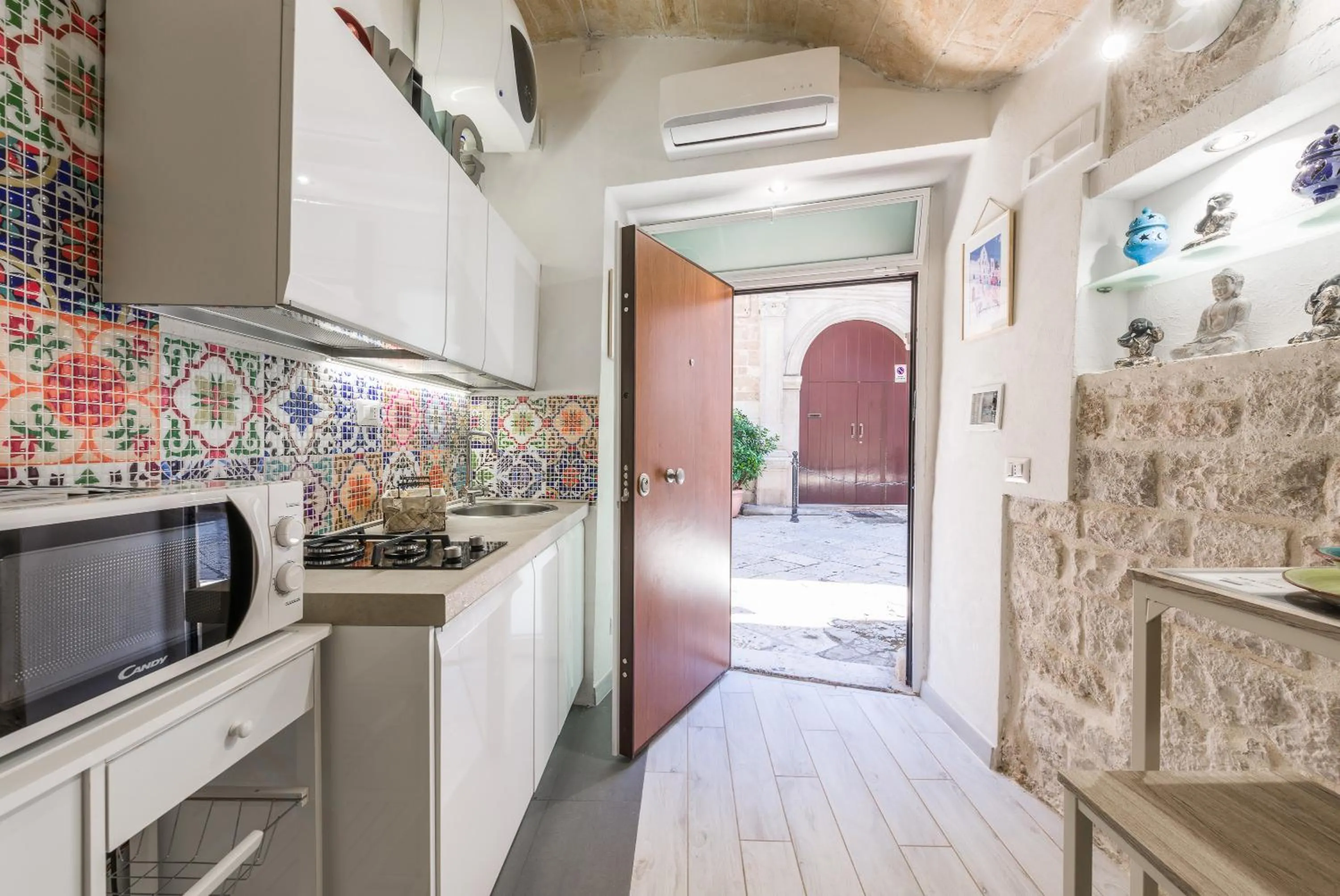 Kitchen or kitchenette in San Nicola Old Town Apartment Casatuabari