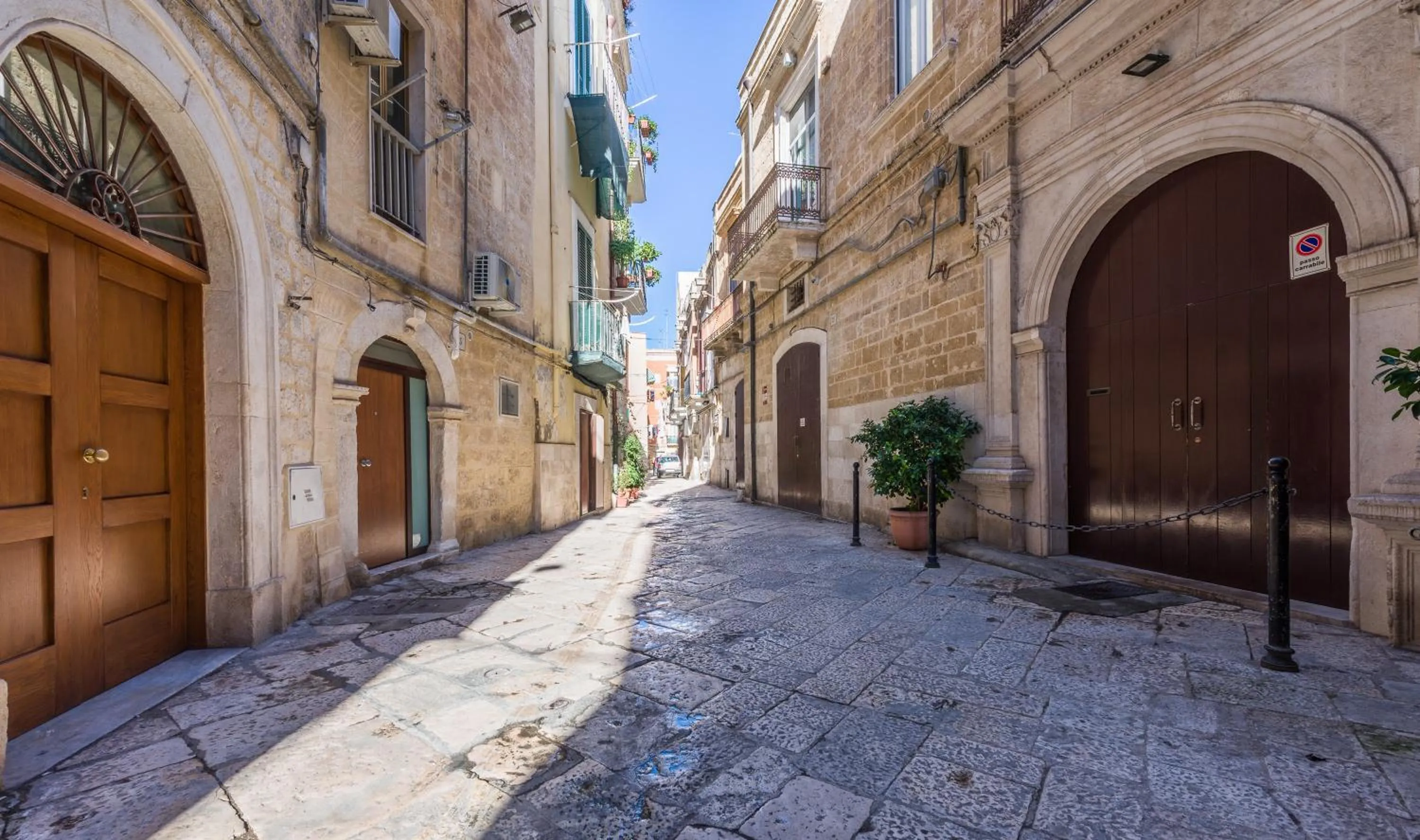 Property building in San Nicola Old Town Apartment Casatuabari